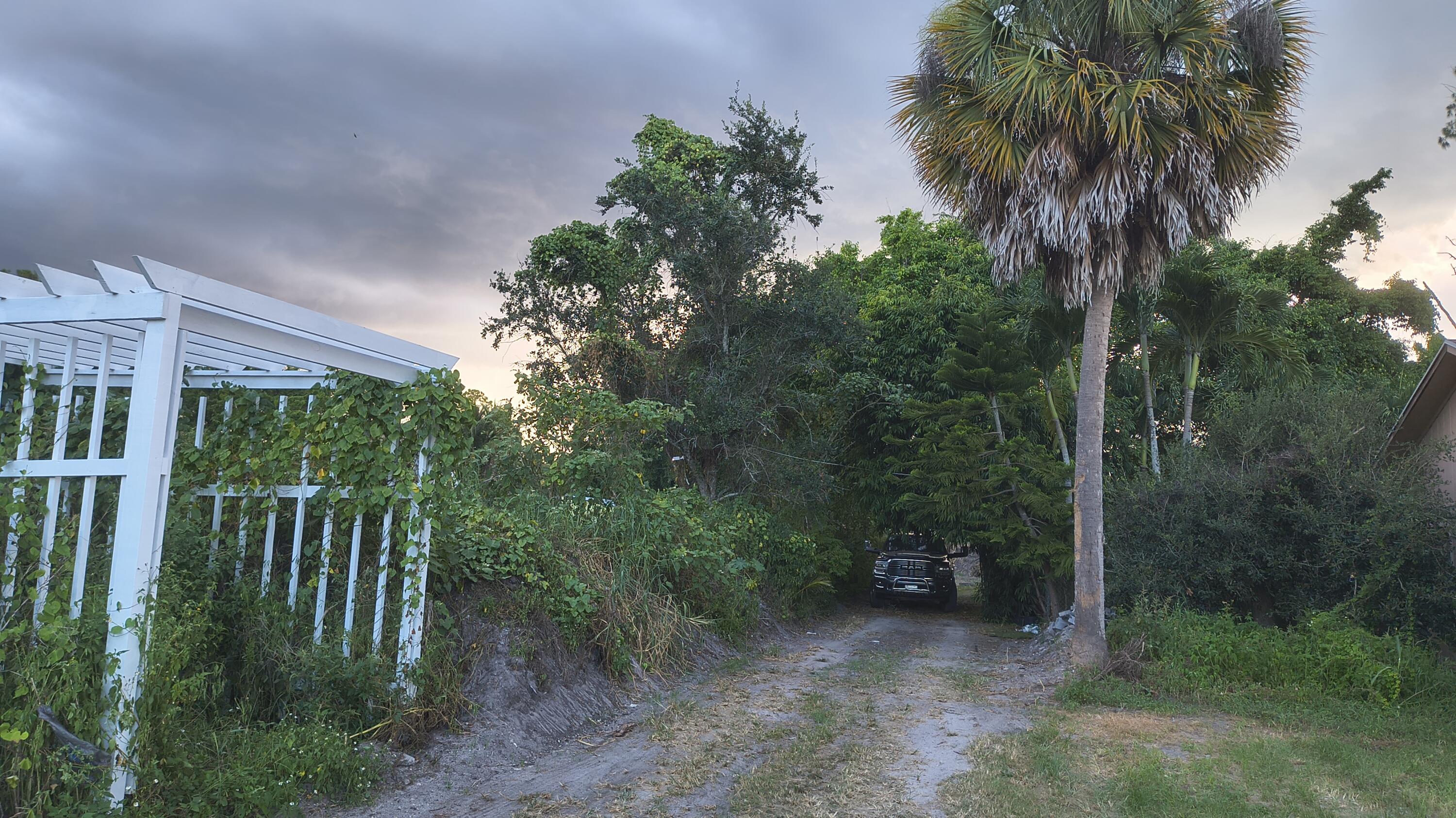13859 Okeechobee Boulevard Property Photo 9