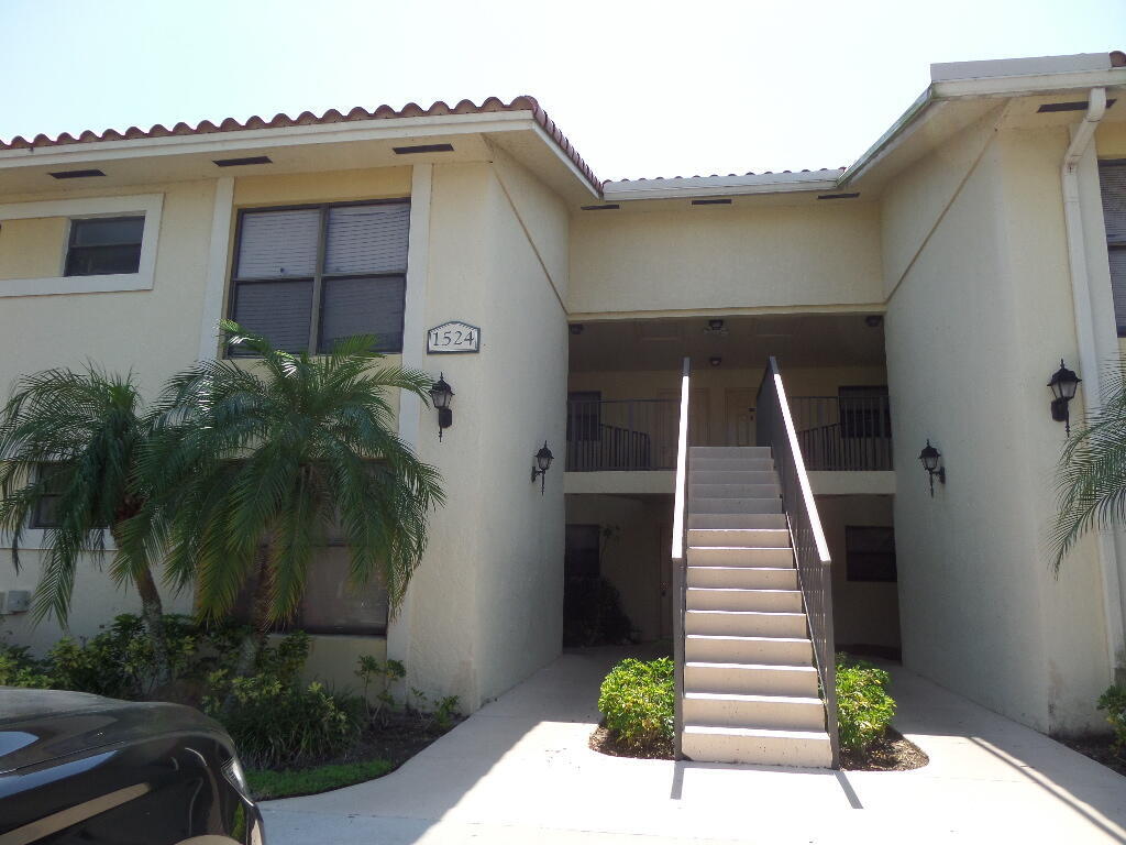 1524 Lake Crystal Drive B Property Photo 1
