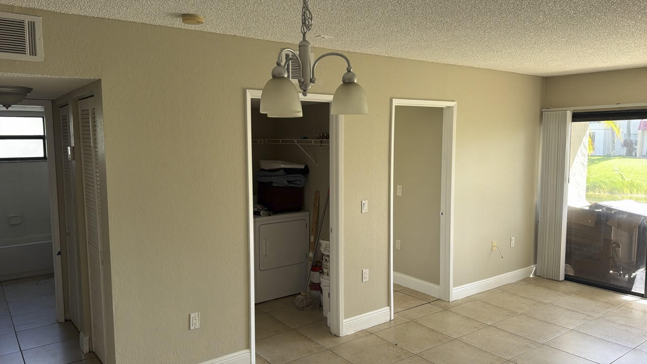 1524 Lake Crystal Drive B Property Photo 5