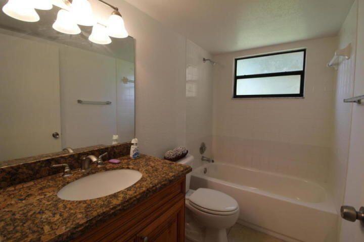 1524 Lake Crystal Drive B Property Photo 11