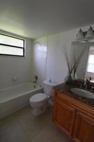 1524 Lake Crystal Drive B Property Photo 14