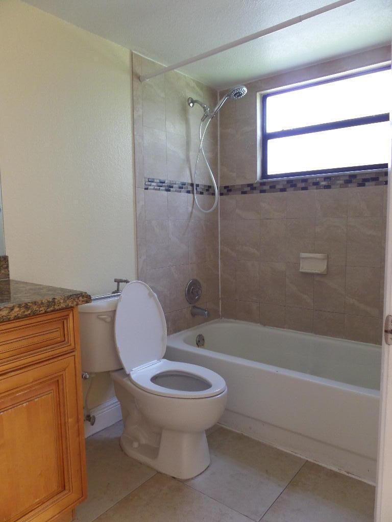 1524 Lake Crystal Drive B Property Photo 15