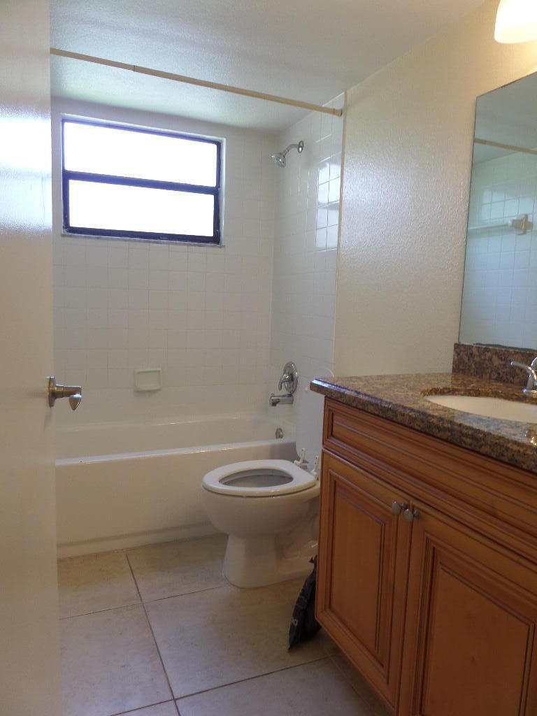 1524 Lake Crystal Drive B Property Photo 19
