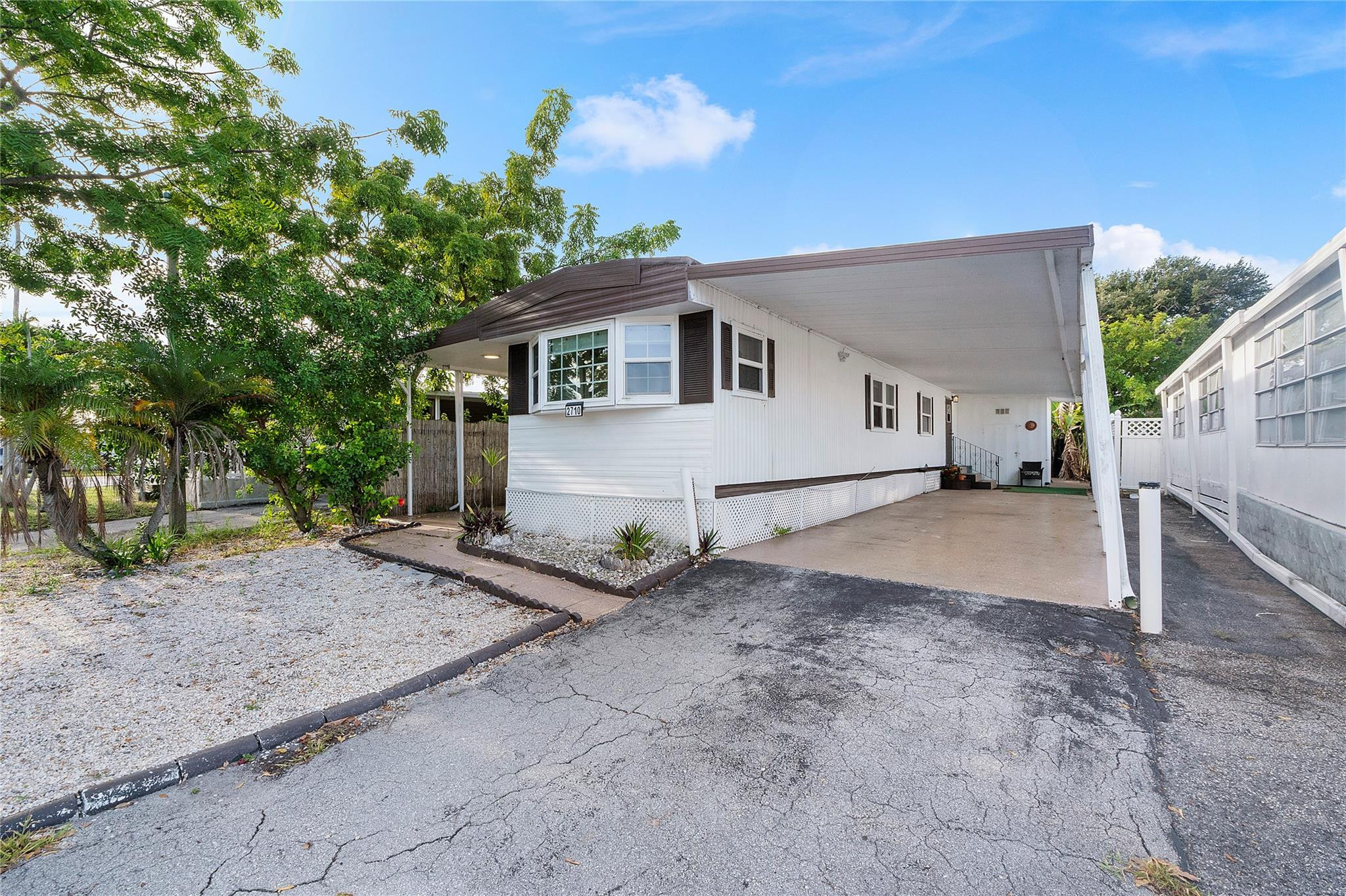 2710 E MARINA Drive Property Photo 1