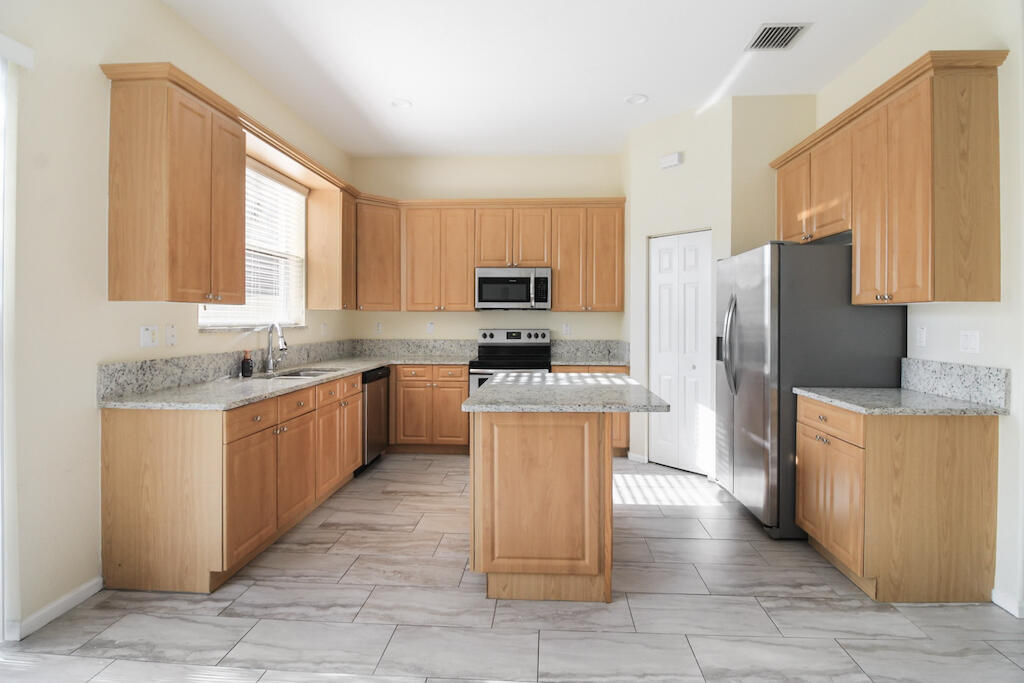 6688 Lurais Drive Property Photo 11