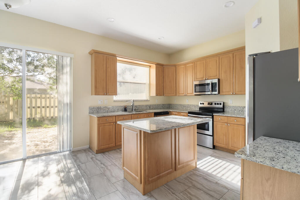 6688 Lurais Drive Property Photo 12
