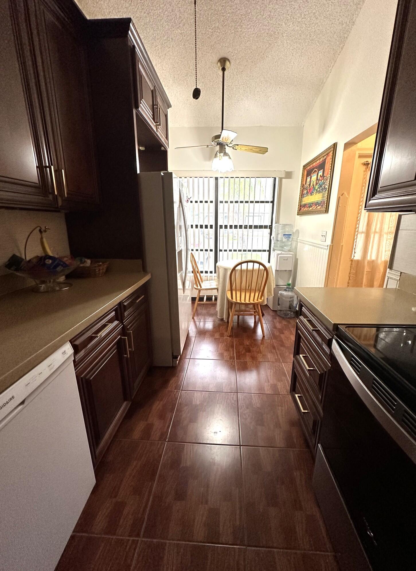 1040 Parkside Green Drive C Property Photo 7