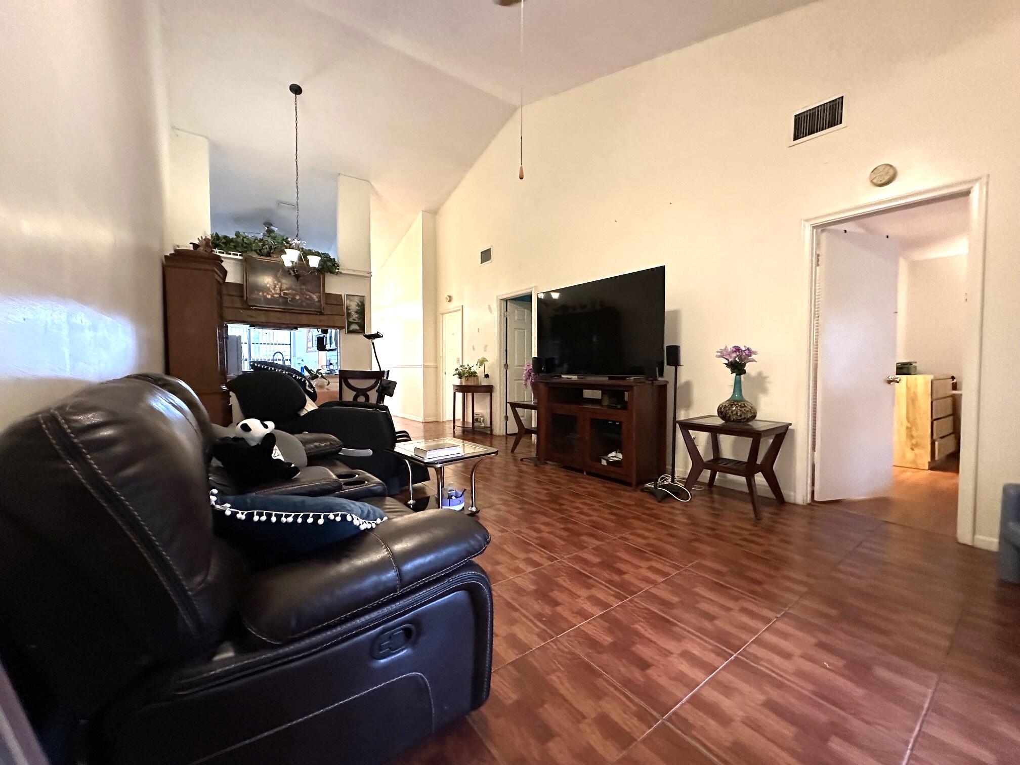 1040 Parkside Green Drive C Property Photo 13
