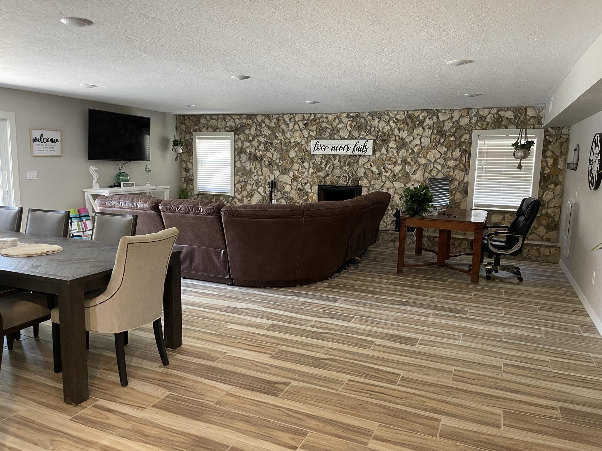 510 Banyan Way Property Photo 8