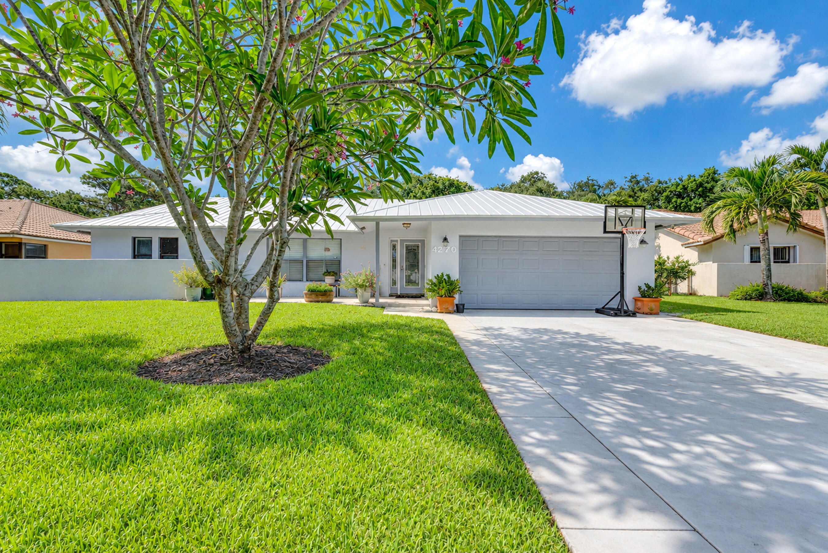 4270 Nw 9th Street Property Photo 1
