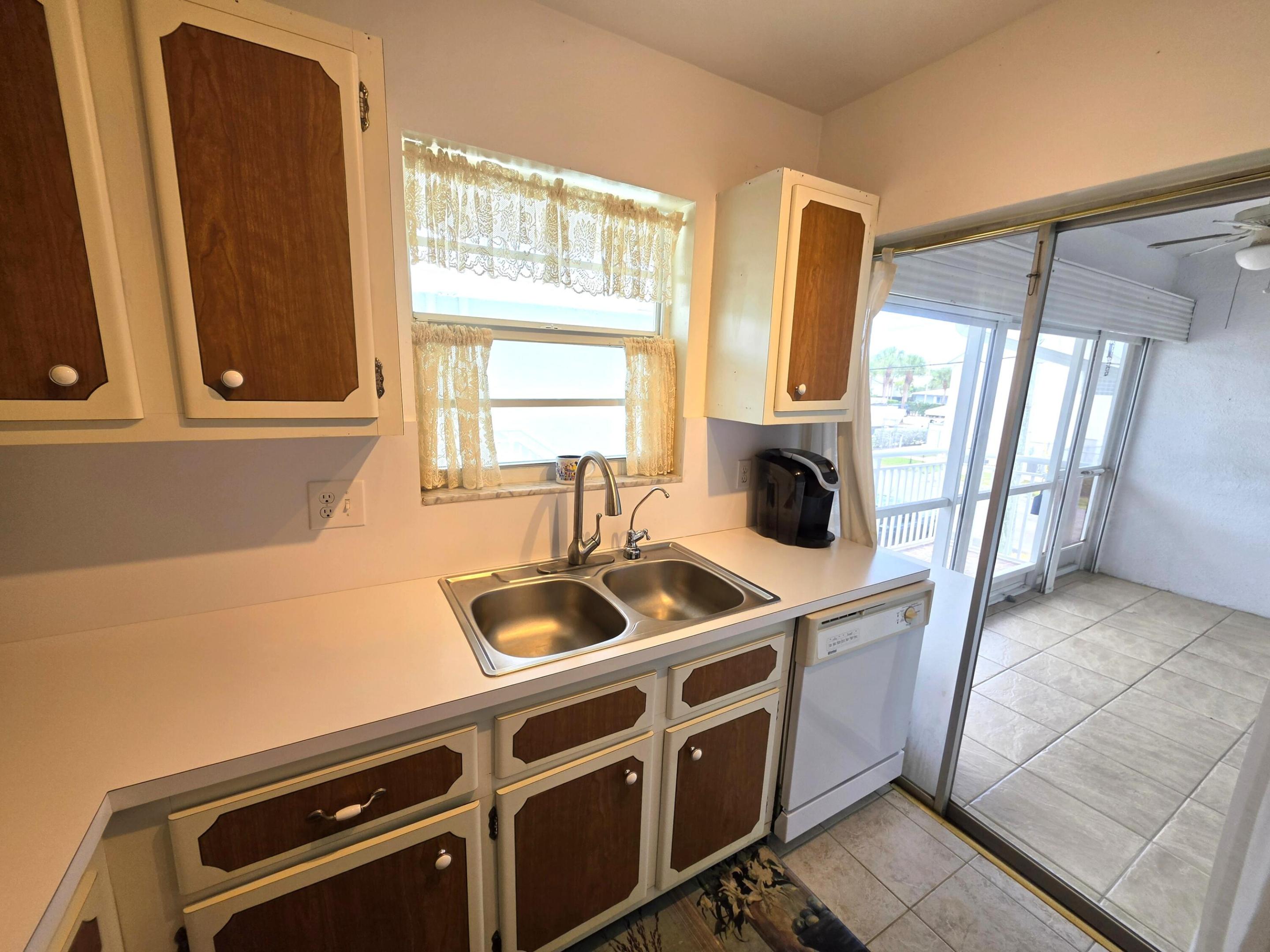 2100 Ne 38th Street 219 Property Photo 10