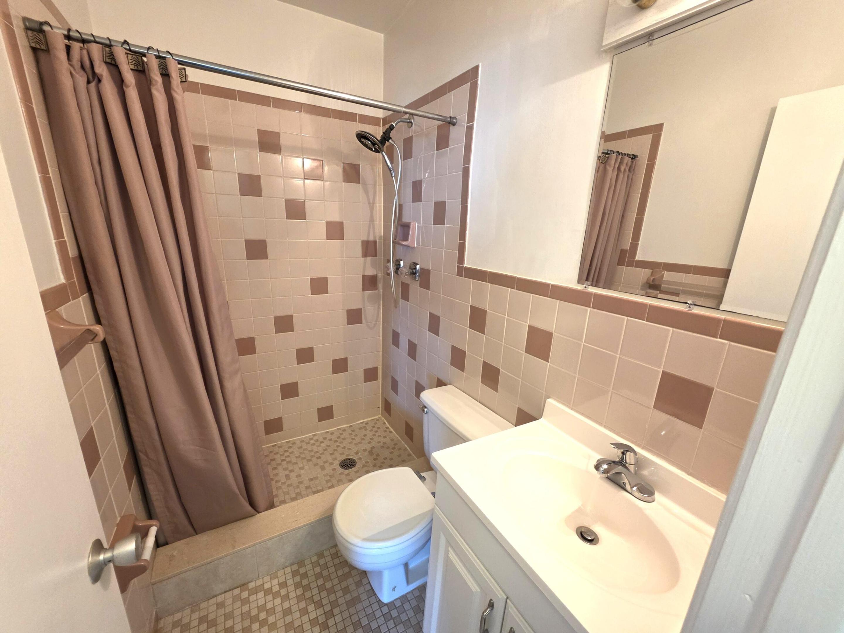 2100 Ne 38th Street 219 Property Photo 14