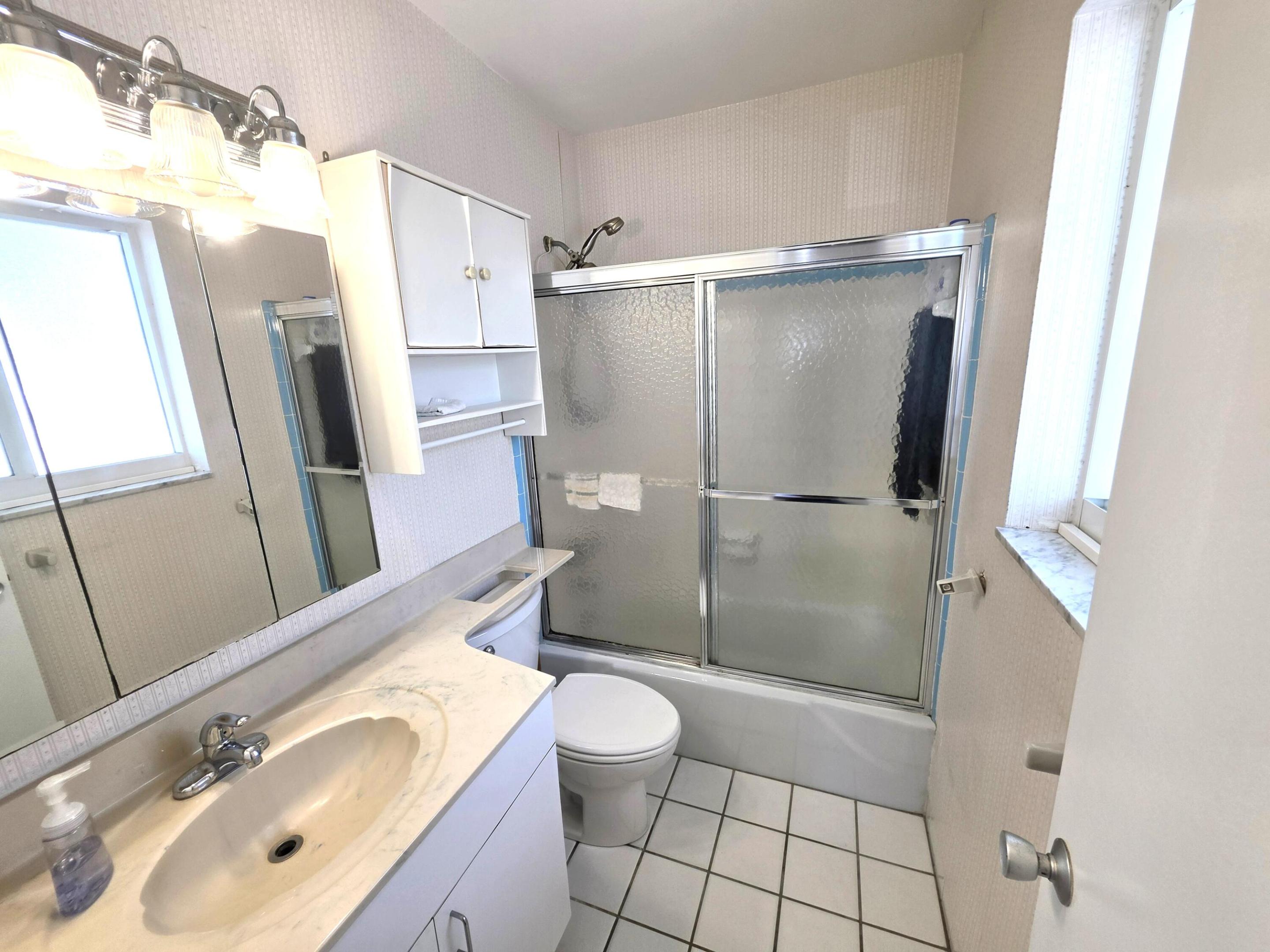 2100 Ne 38th Street 219 Property Photo 15