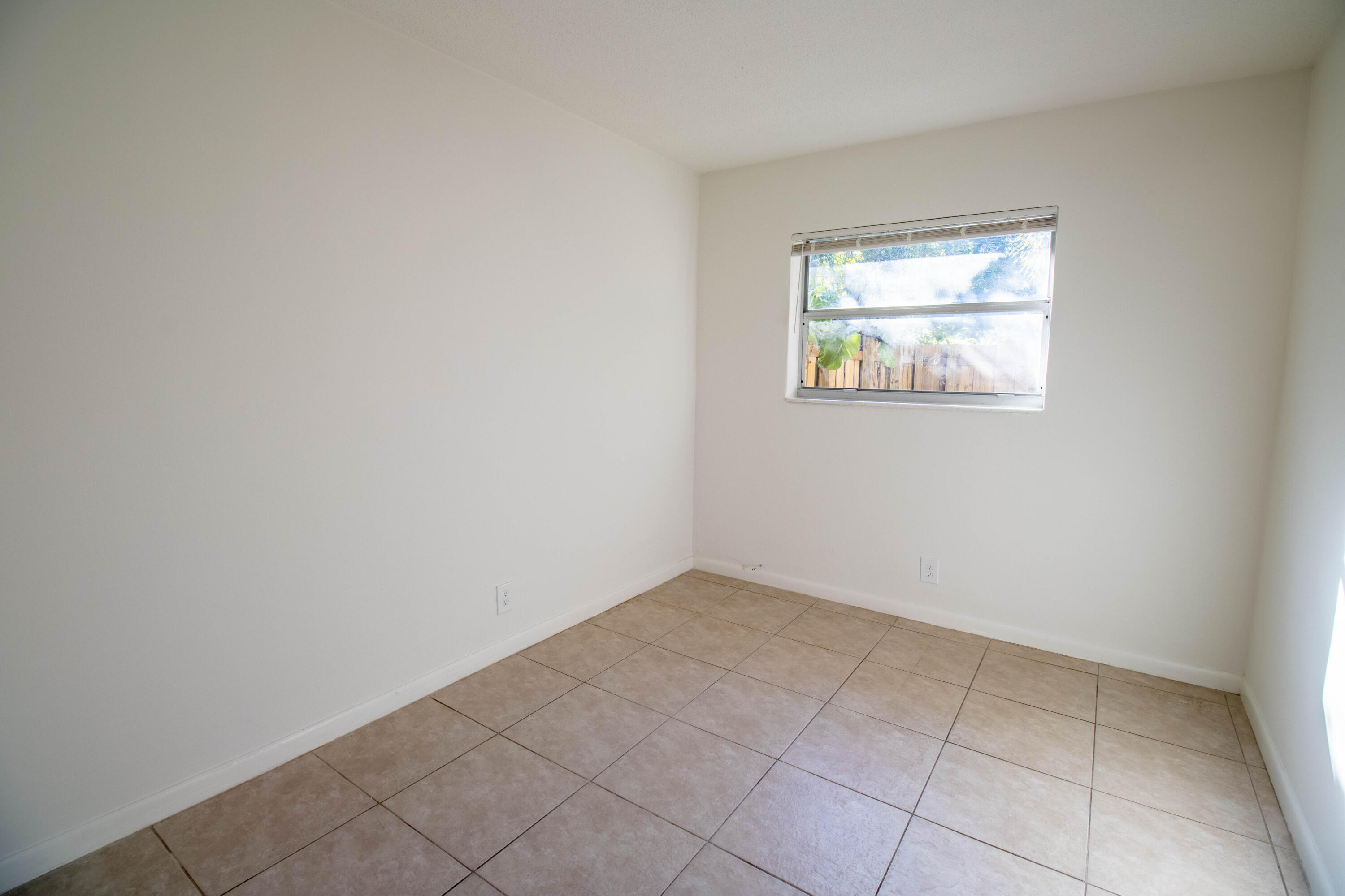835 Sw 4th Street #3 Property Photo 5