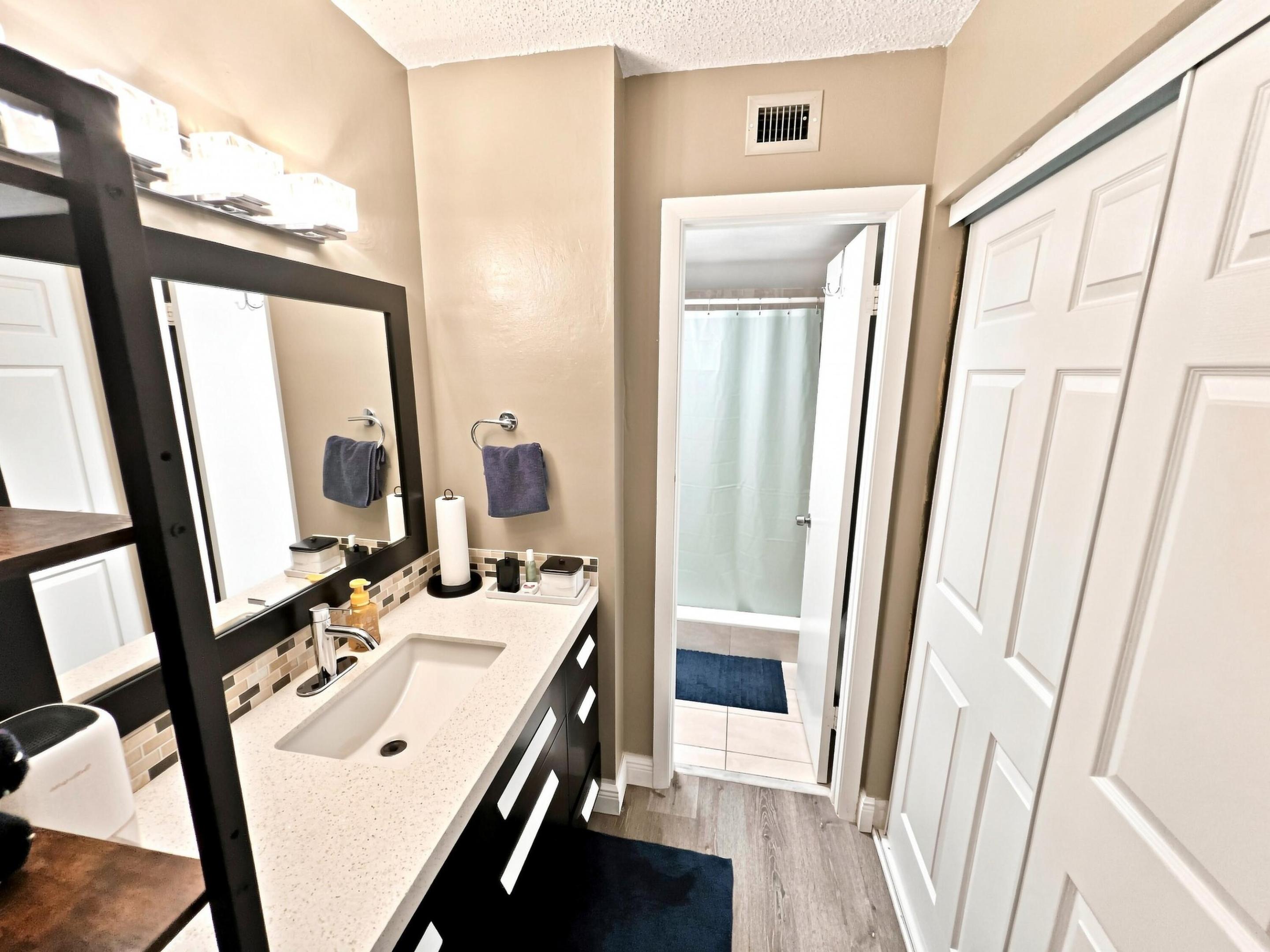 6575 W Oakland Park Boulevard 101 Property Photo 3