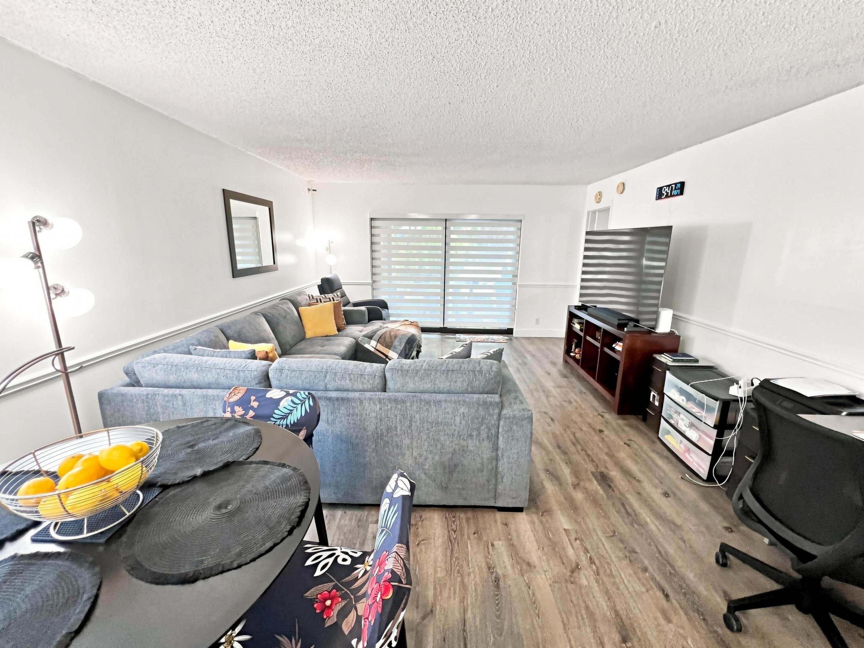 6575 W Oakland Park Boulevard 101 Property Photo 6