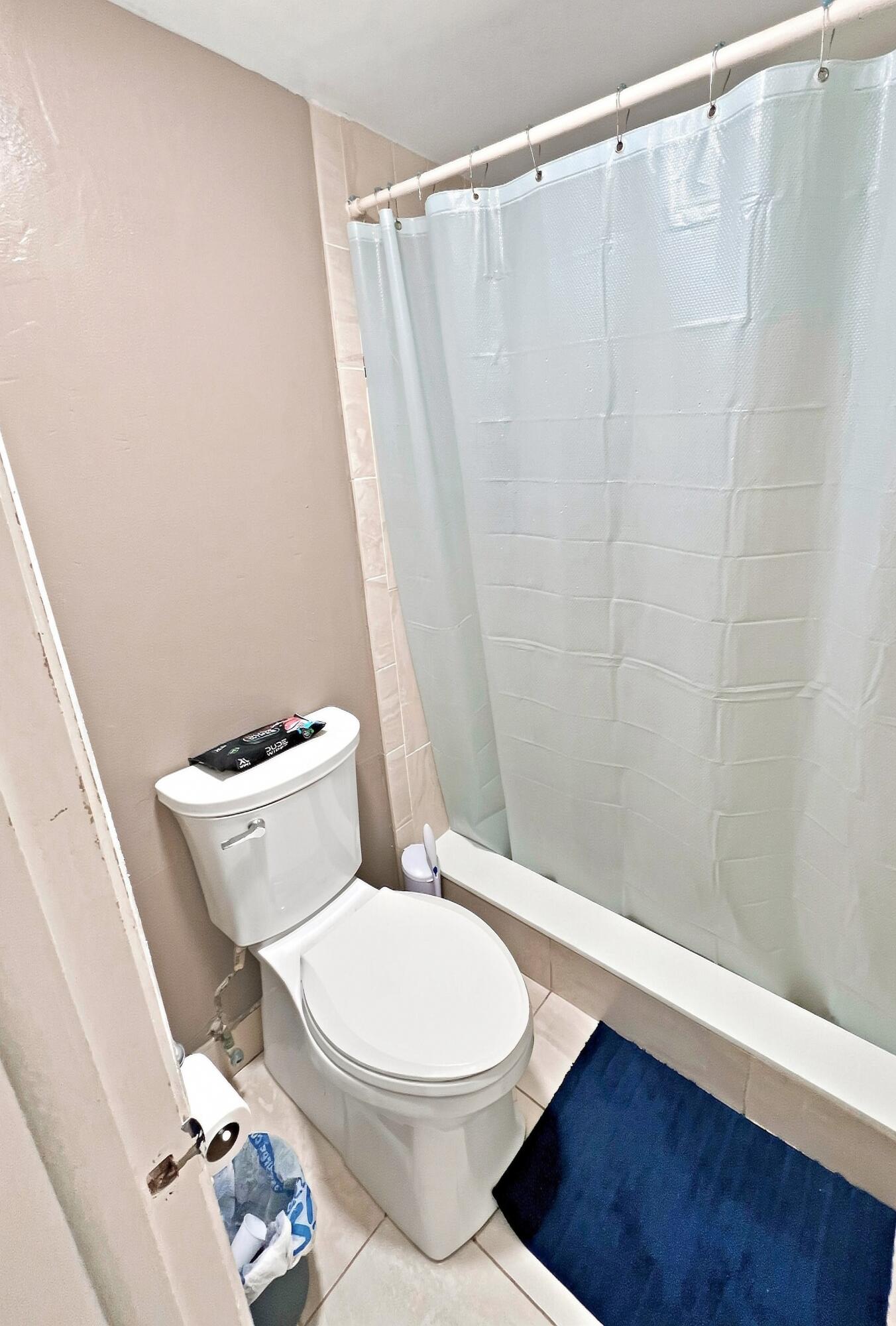 6575 W Oakland Park Boulevard 101 Property Photo 12