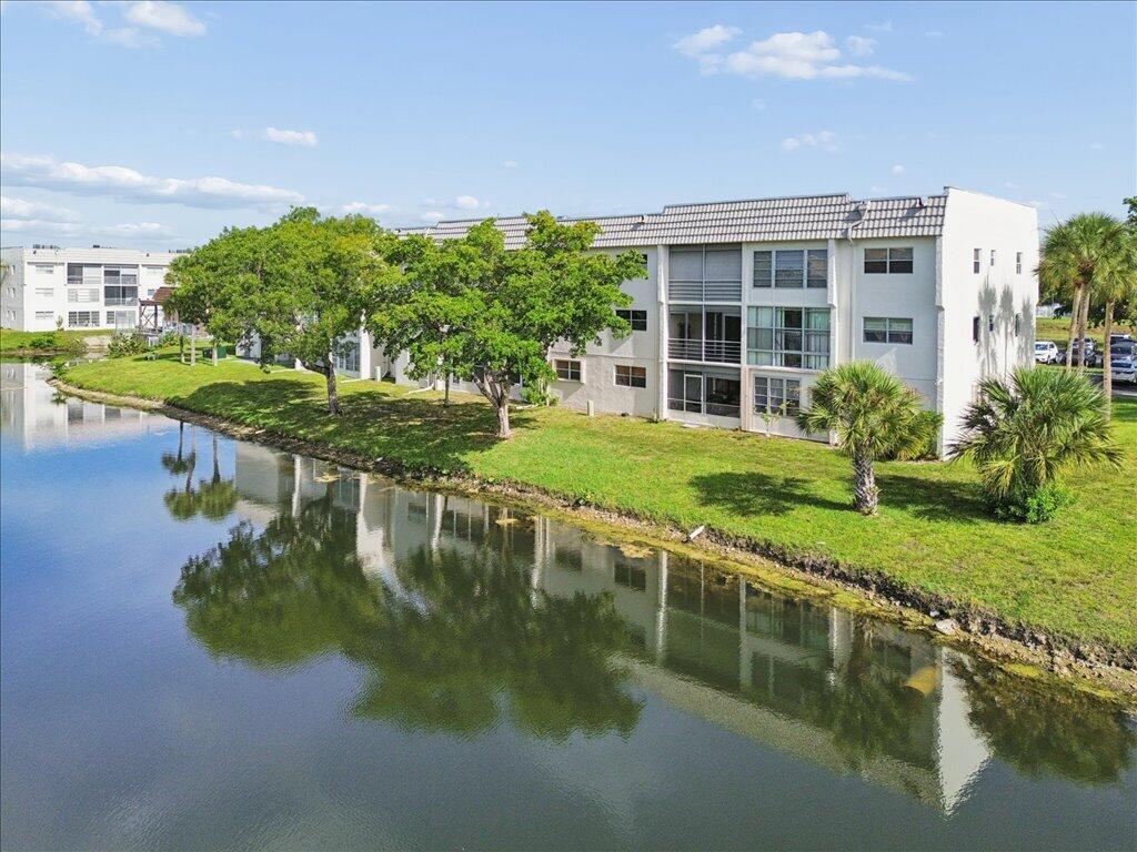 8510 Sunrise Lakes Boulevard 301 Property Photo 1