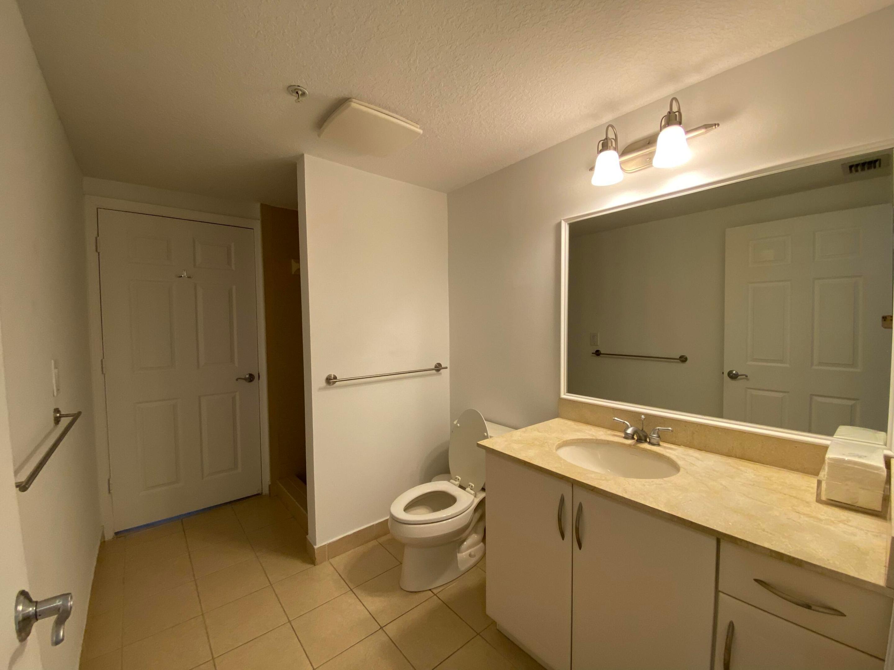 511 Lucerne Avenue 313 Property Photo 20