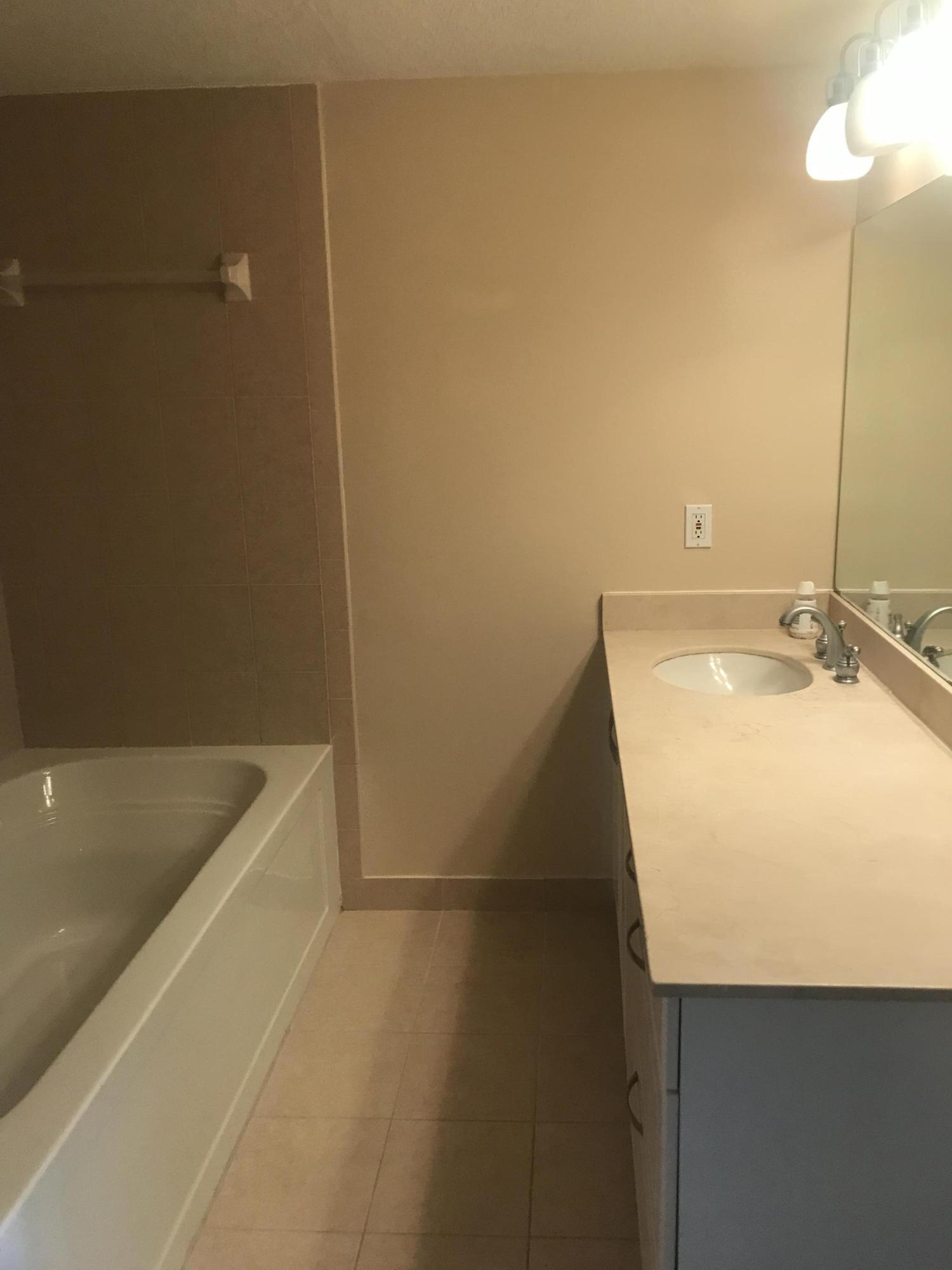 511 Lucerne Avenue 313 Property Photo 24