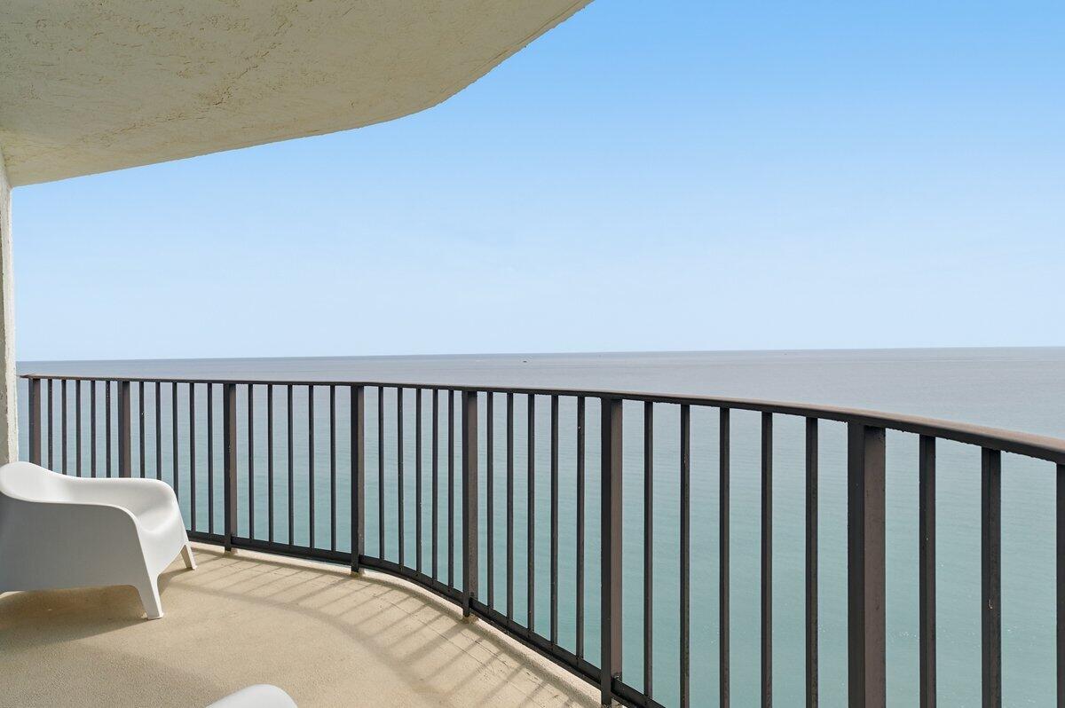 5420 N Ocean Drive Property Photo 1