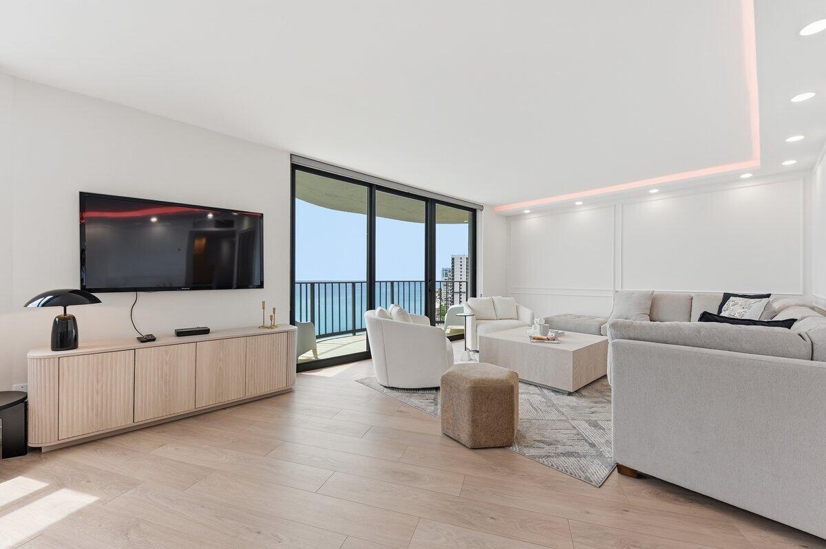 5420 N Ocean Drive Property Photo 3