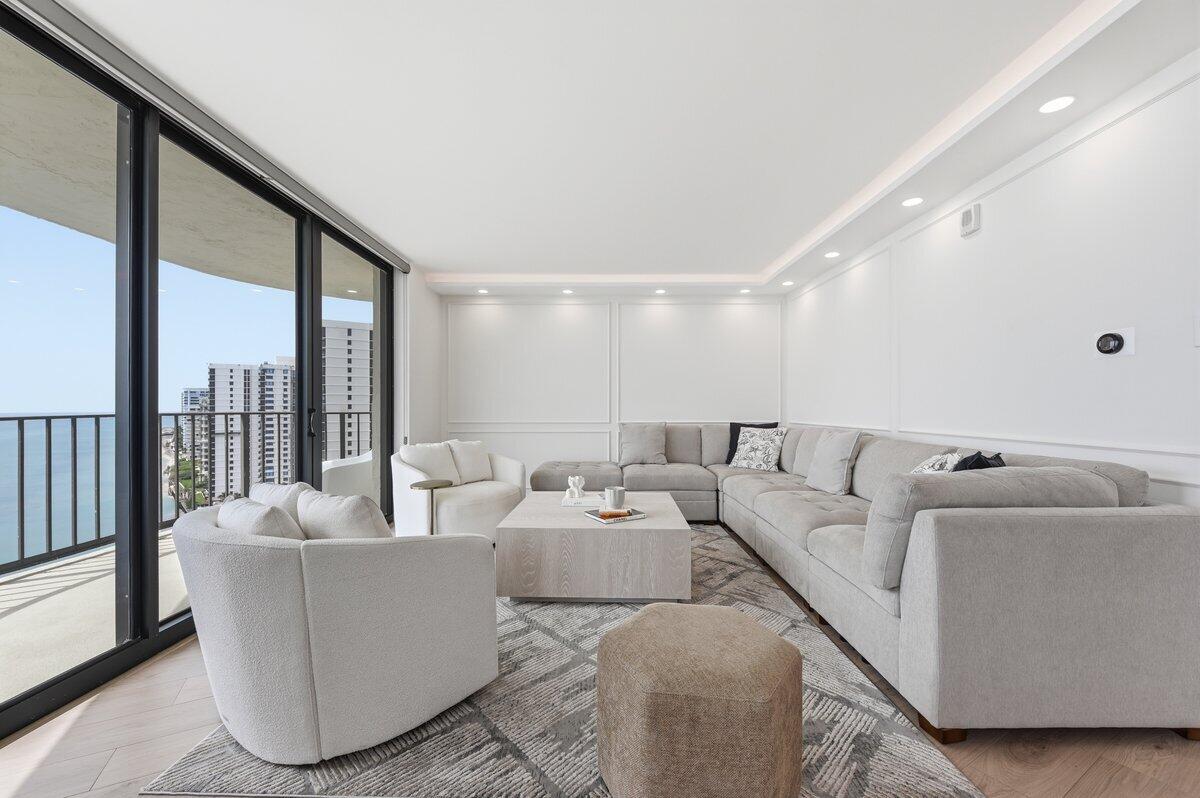 5420 N Ocean Drive Property Photo 4