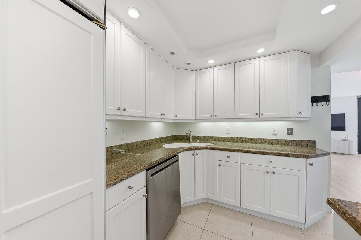 5420 N Ocean Drive Property Photo 12