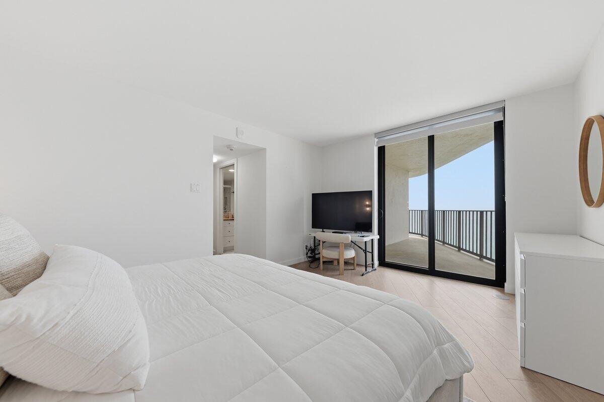 5420 N Ocean Drive Property Photo 13