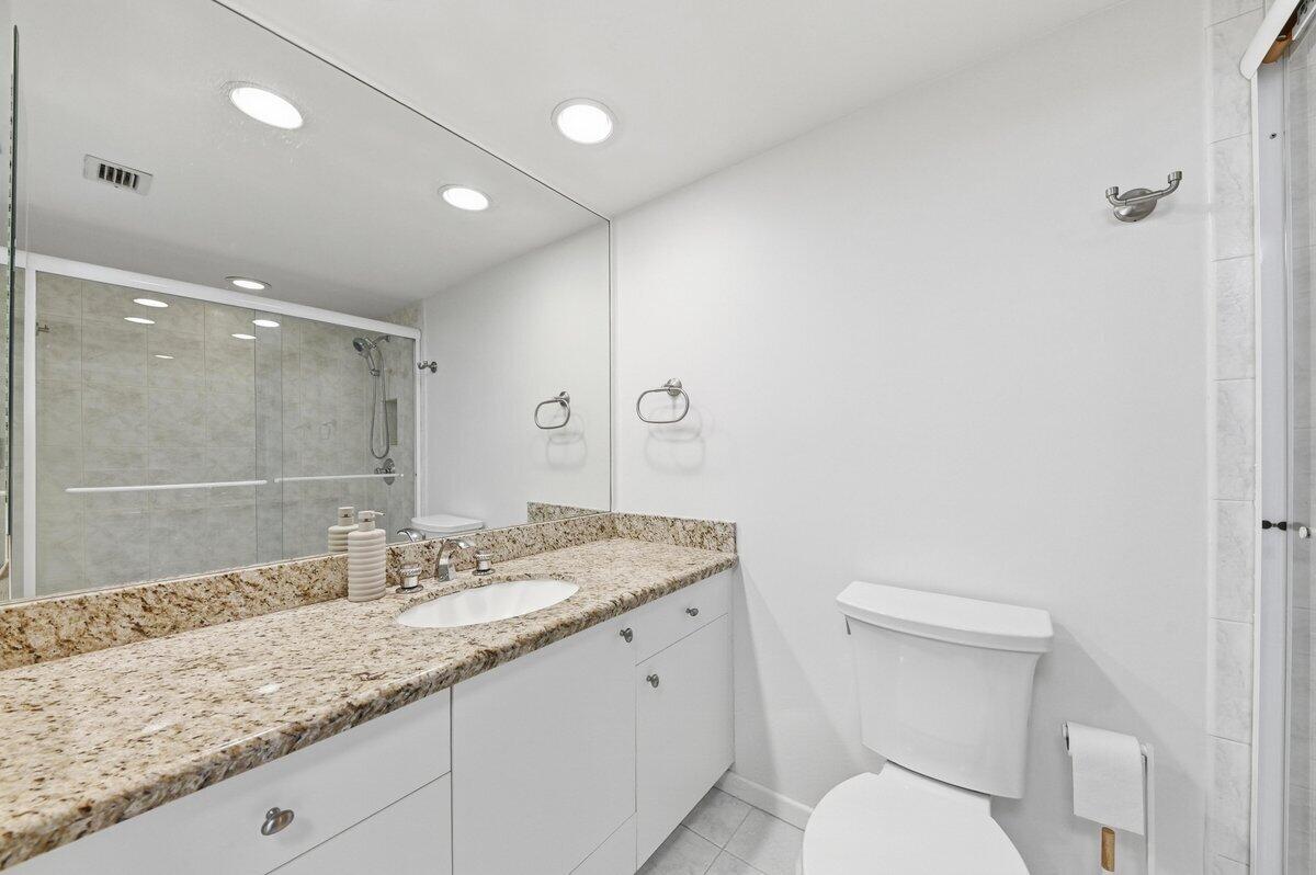 5420 N Ocean Drive Property Photo 15
