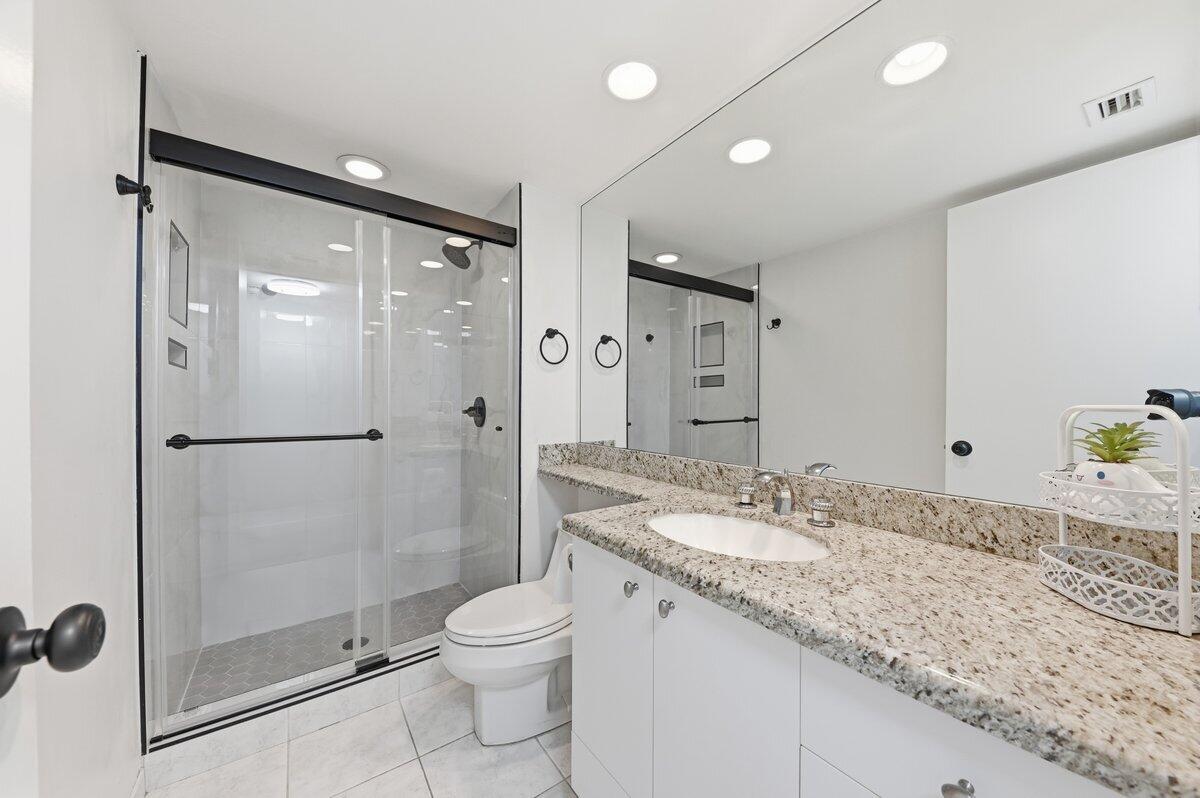 5420 N Ocean Drive Property Photo 19