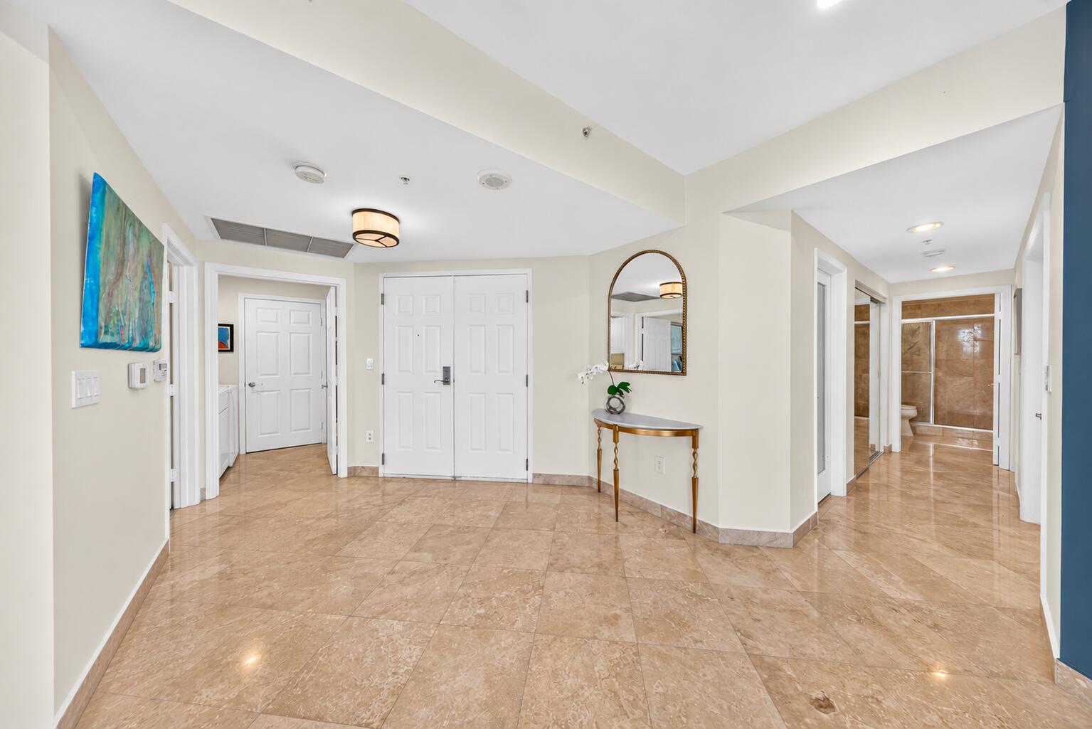 100 S Birch Road 701b Property Photo 5