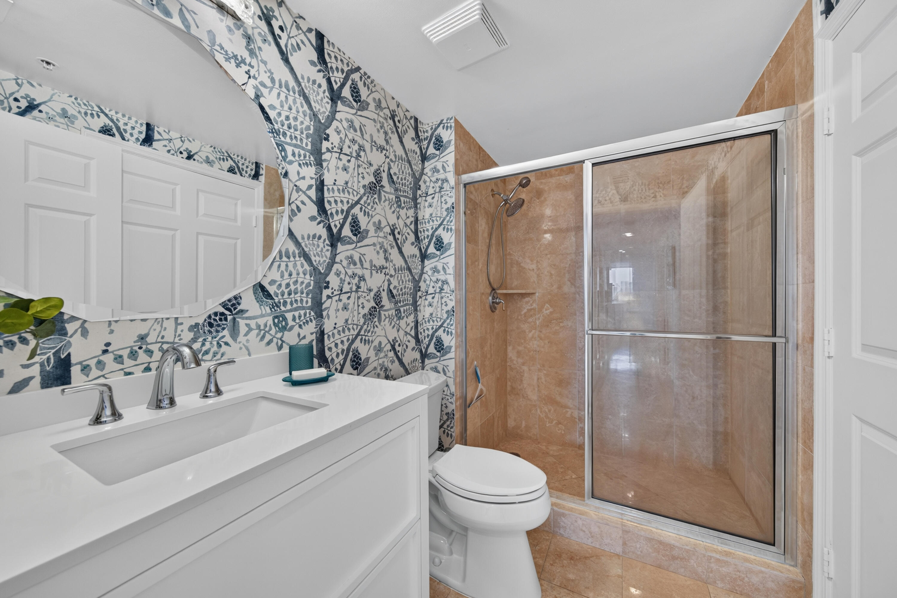 100 S Birch Road 701b Property Photo 15