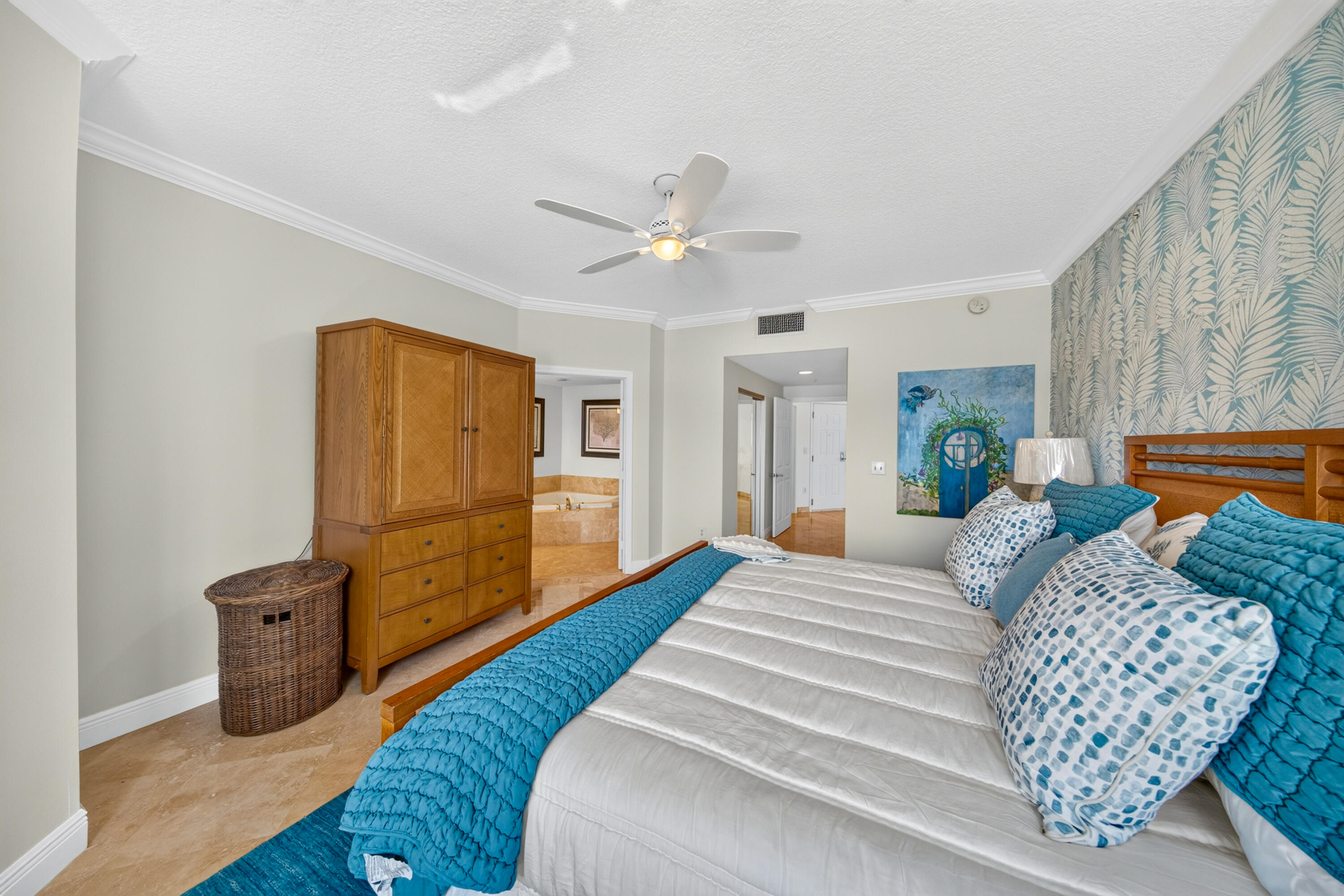 100 S Birch Road 701b Property Photo 32