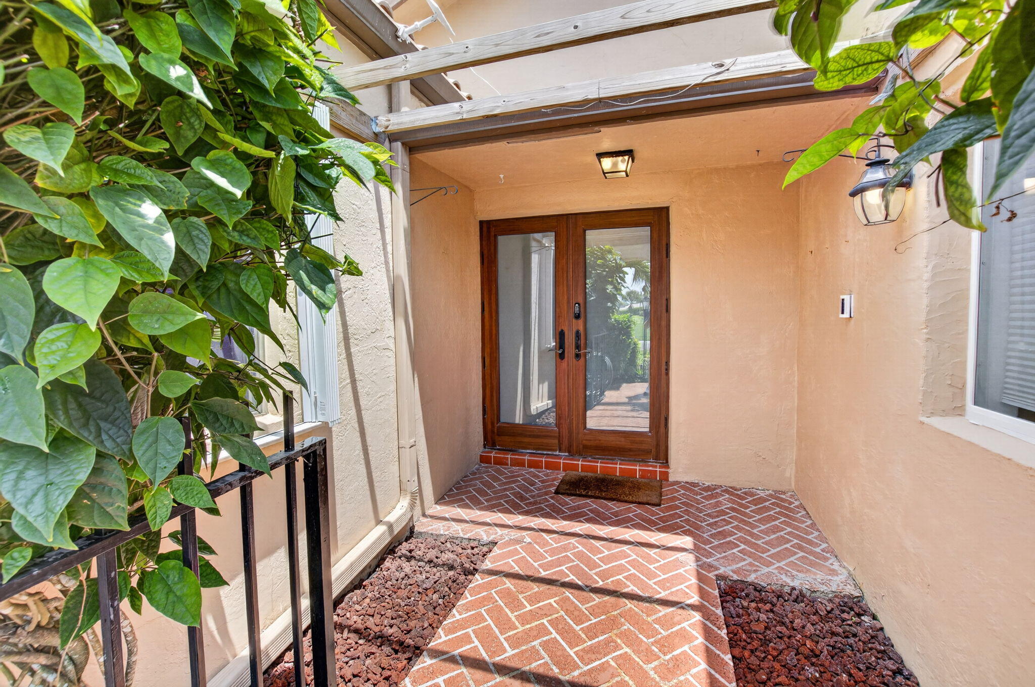 7658 Solimar Circle Property Photo 4