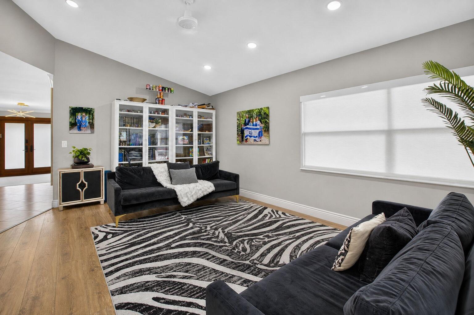 7658 Solimar Circle Property Photo 15
