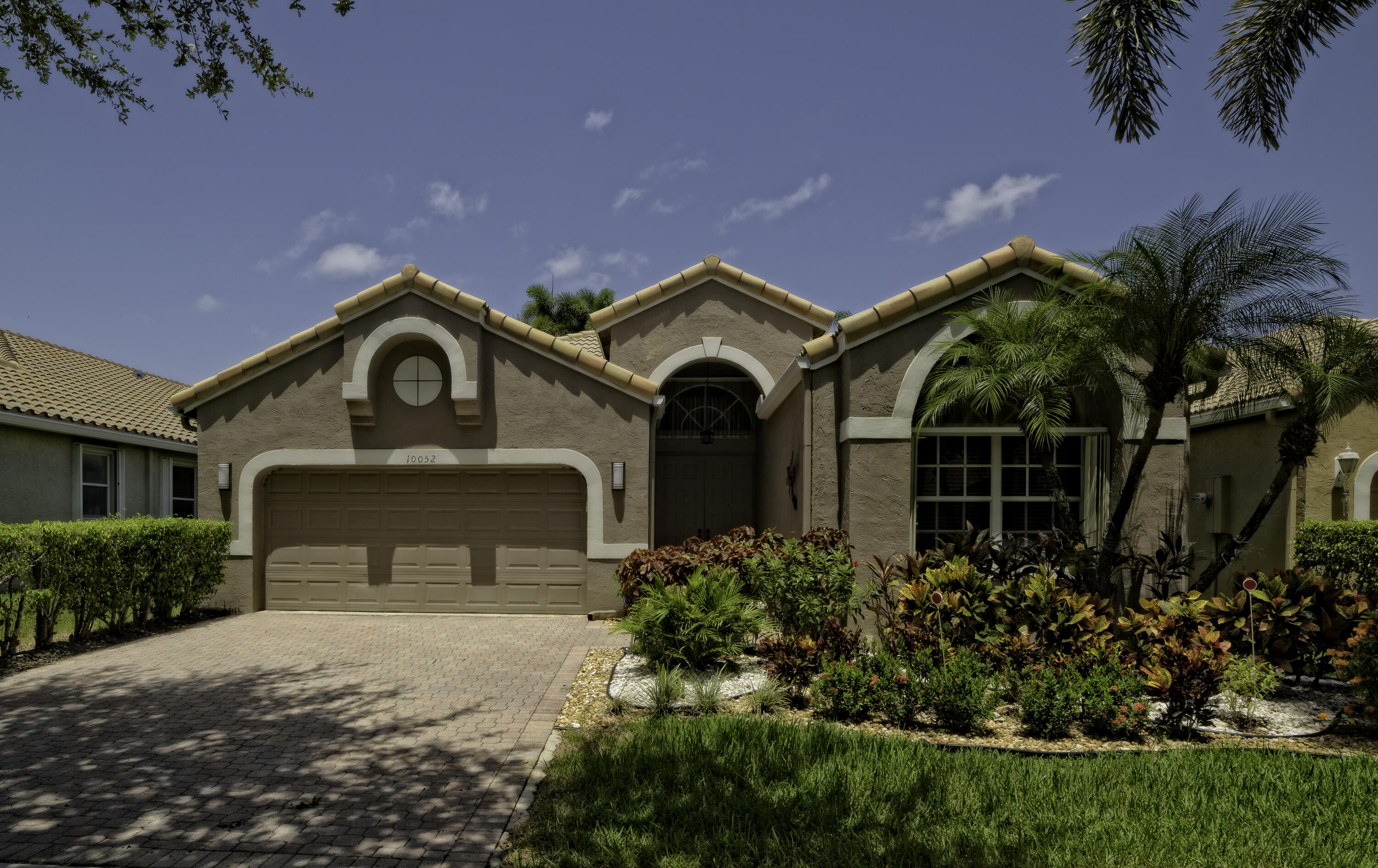10052 Diamond Lake Drive Property Photo 1