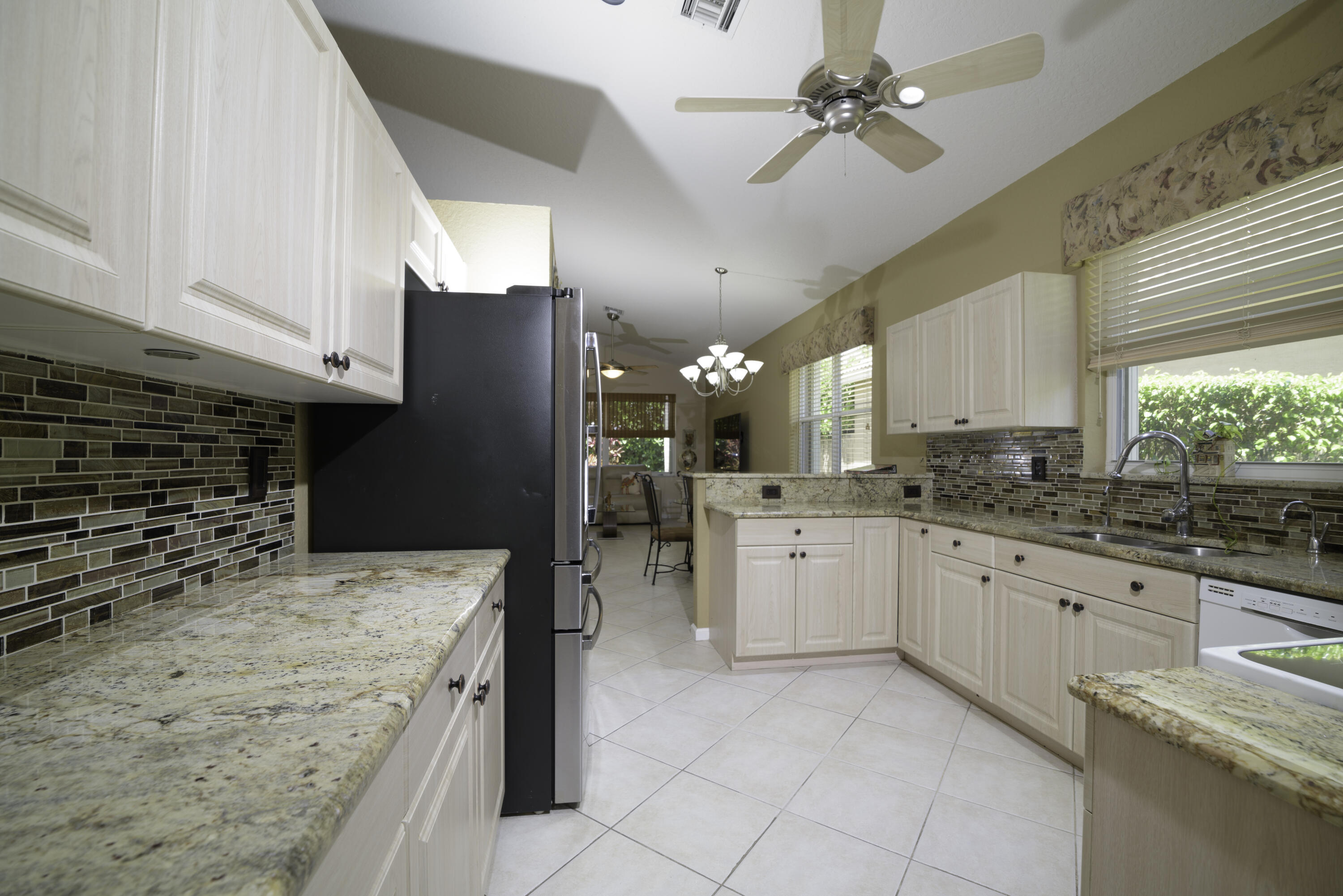 10052 Diamond Lake Drive Property Photo 5