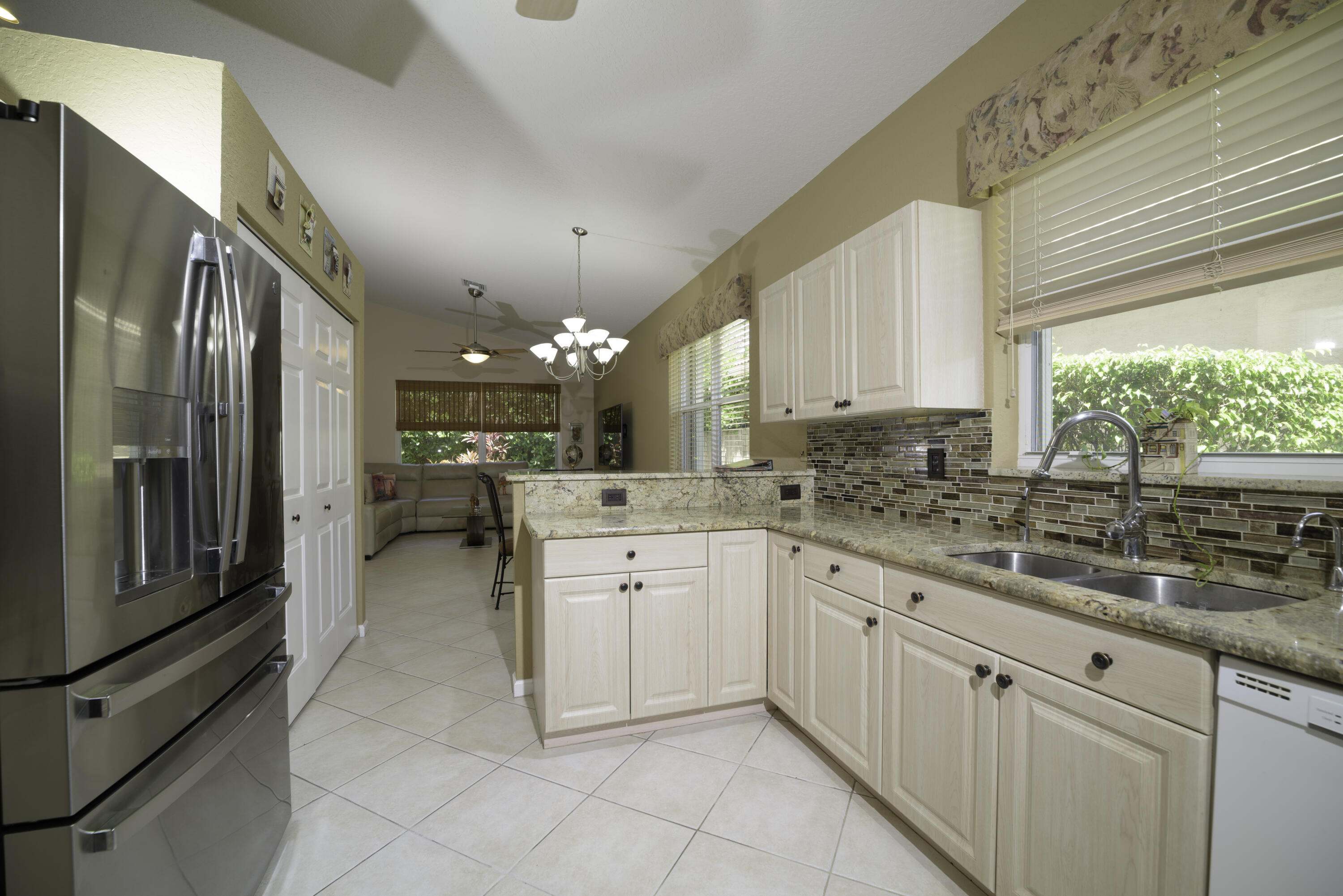 10052 Diamond Lake Drive Property Photo 6