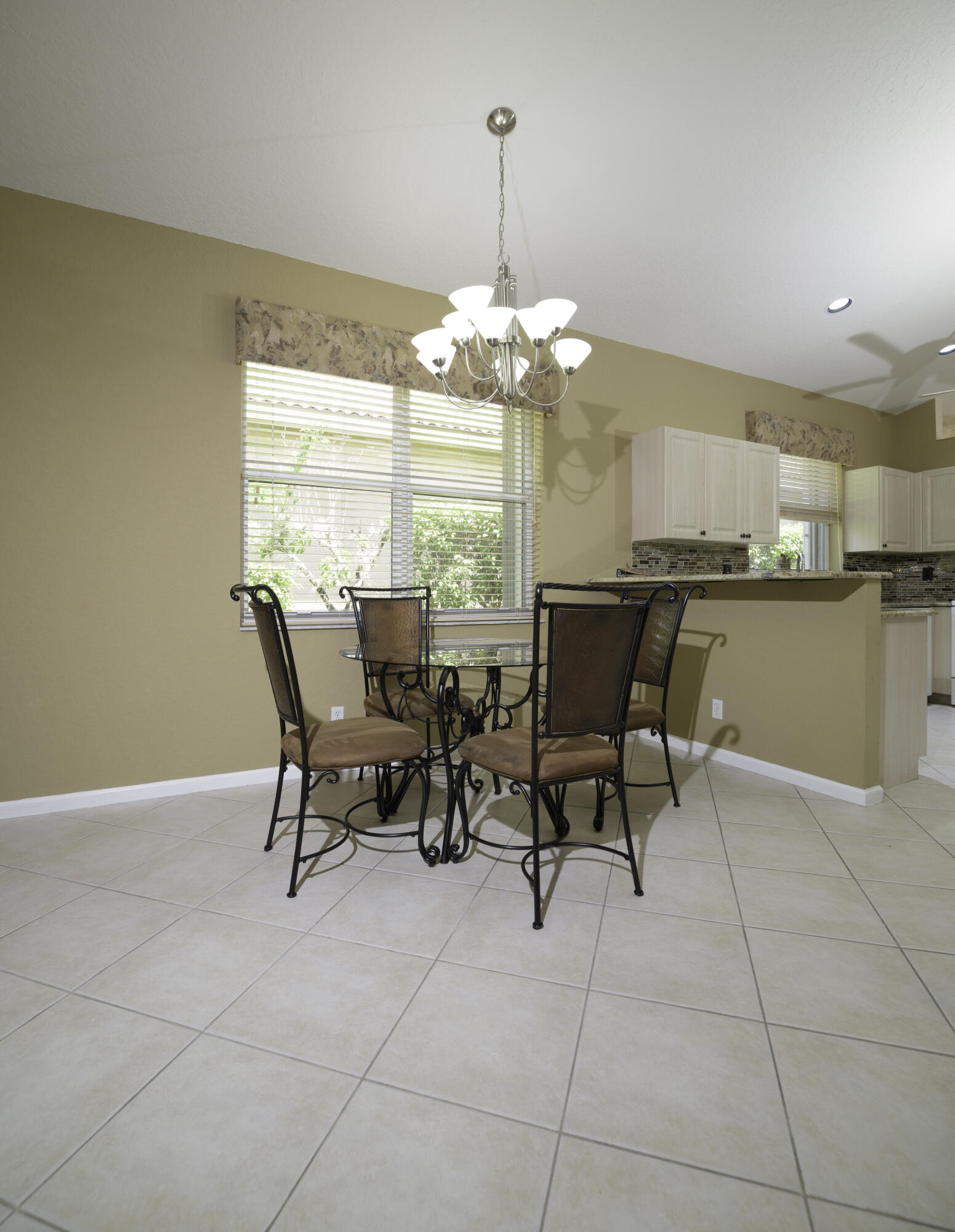 10052 Diamond Lake Drive Property Photo 7