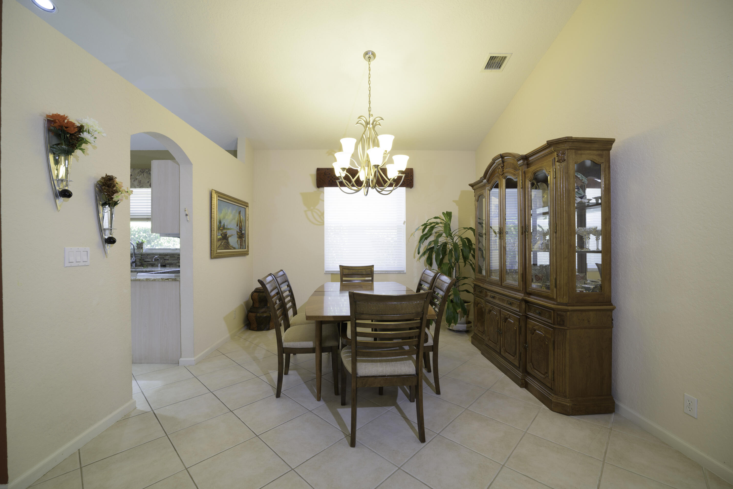 10052 Diamond Lake Drive Property Photo 8