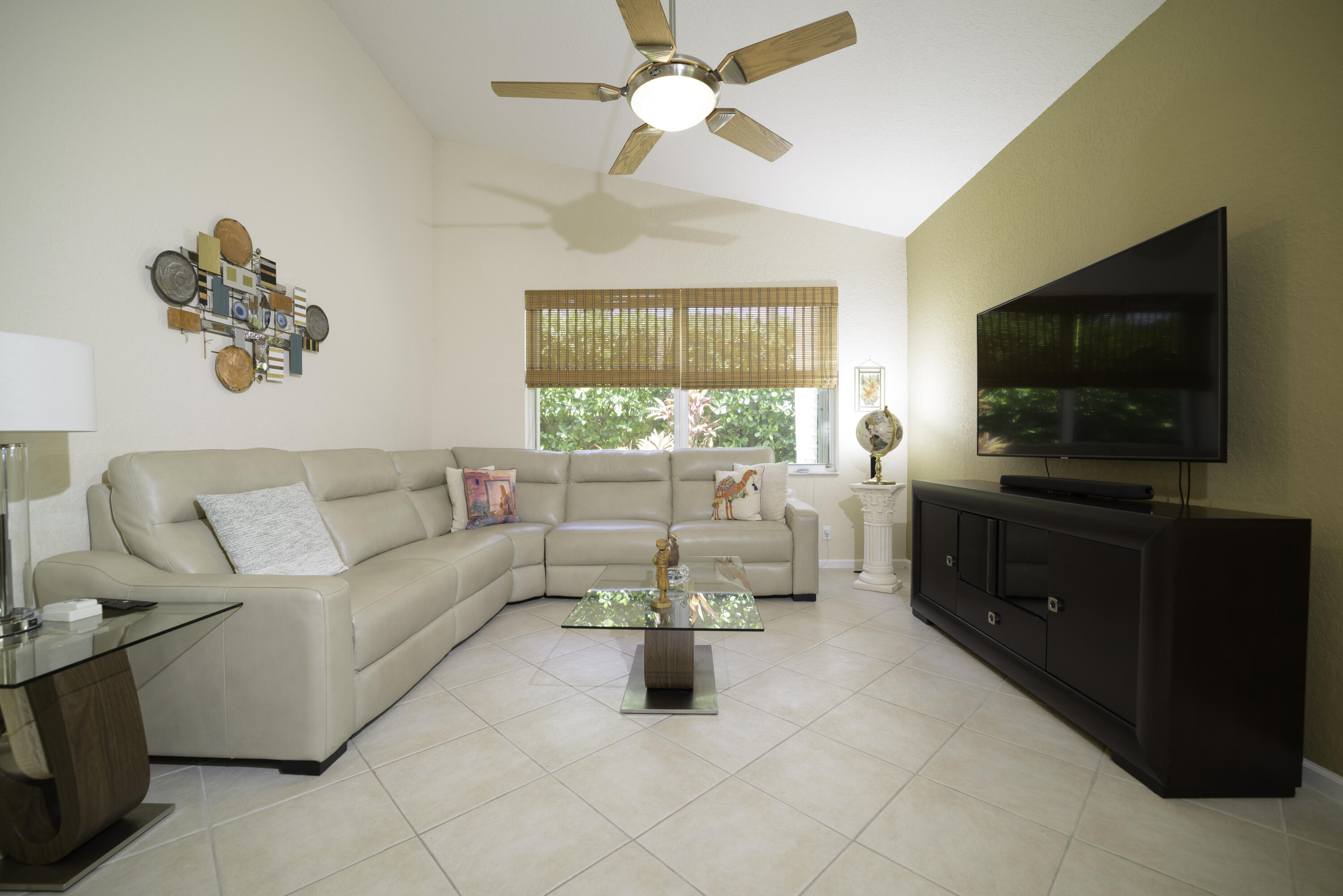 10052 Diamond Lake Drive Property Photo 11
