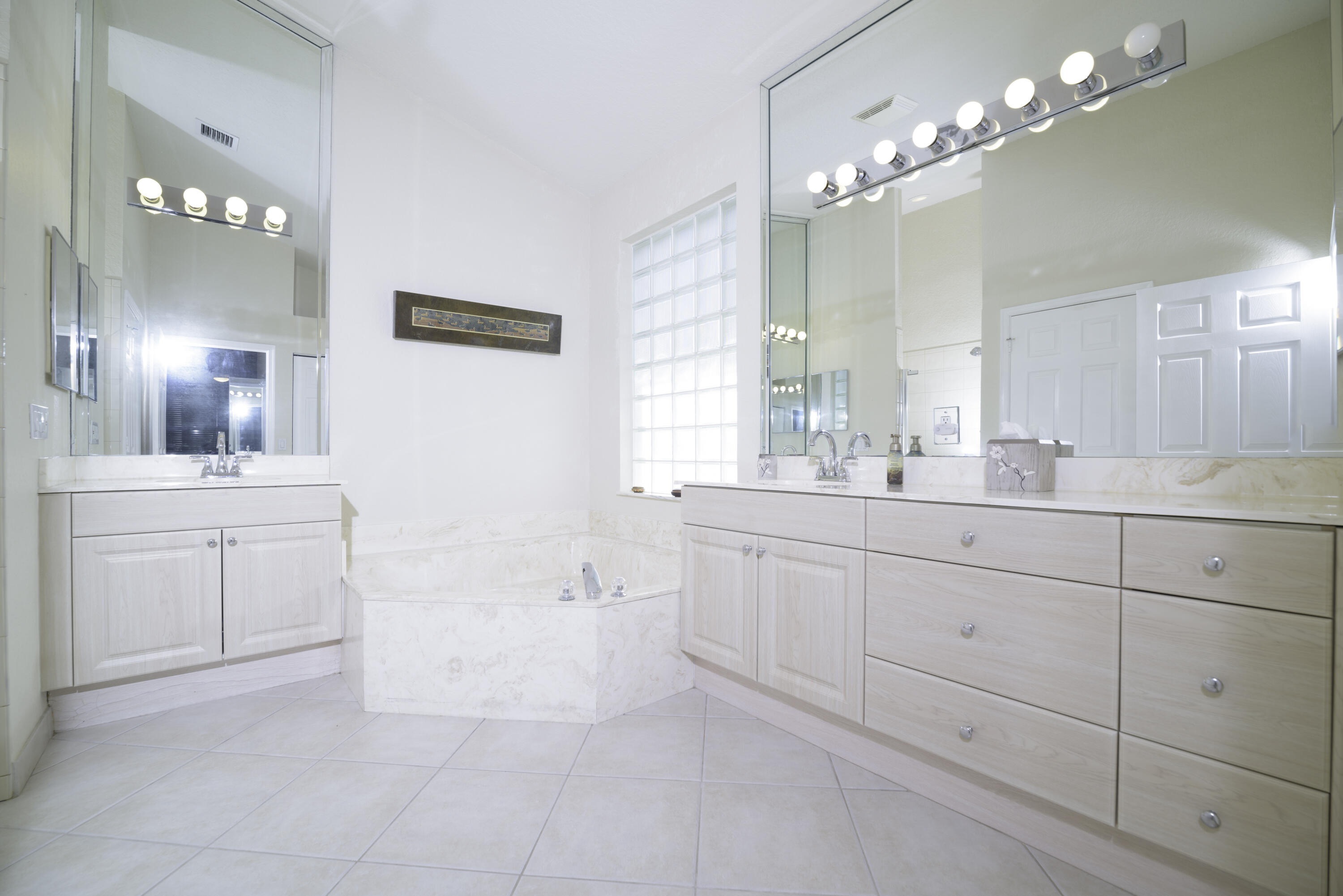 10052 Diamond Lake Drive Property Photo 15