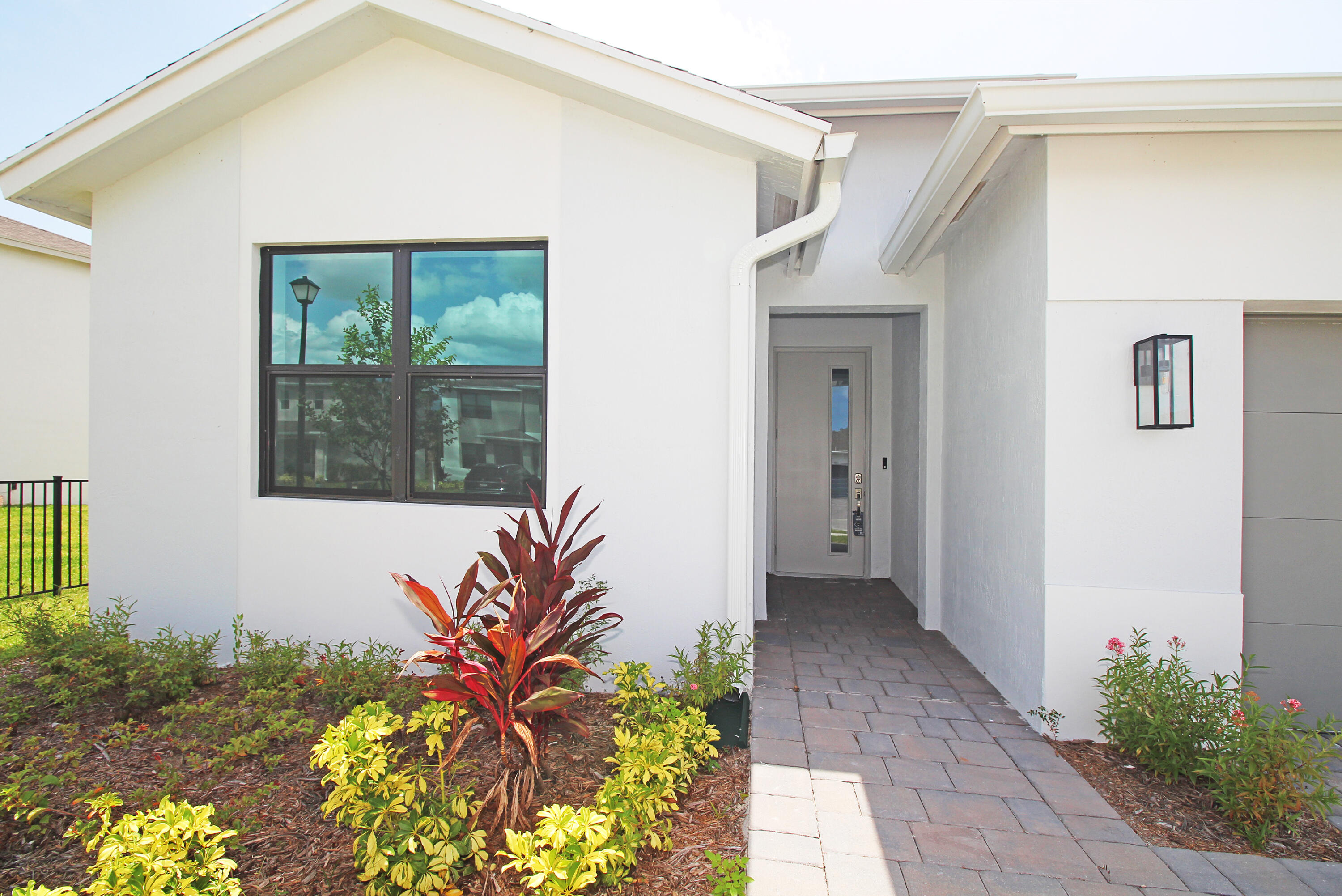 5929 Se Sky Blue Circle E Property Photo 1