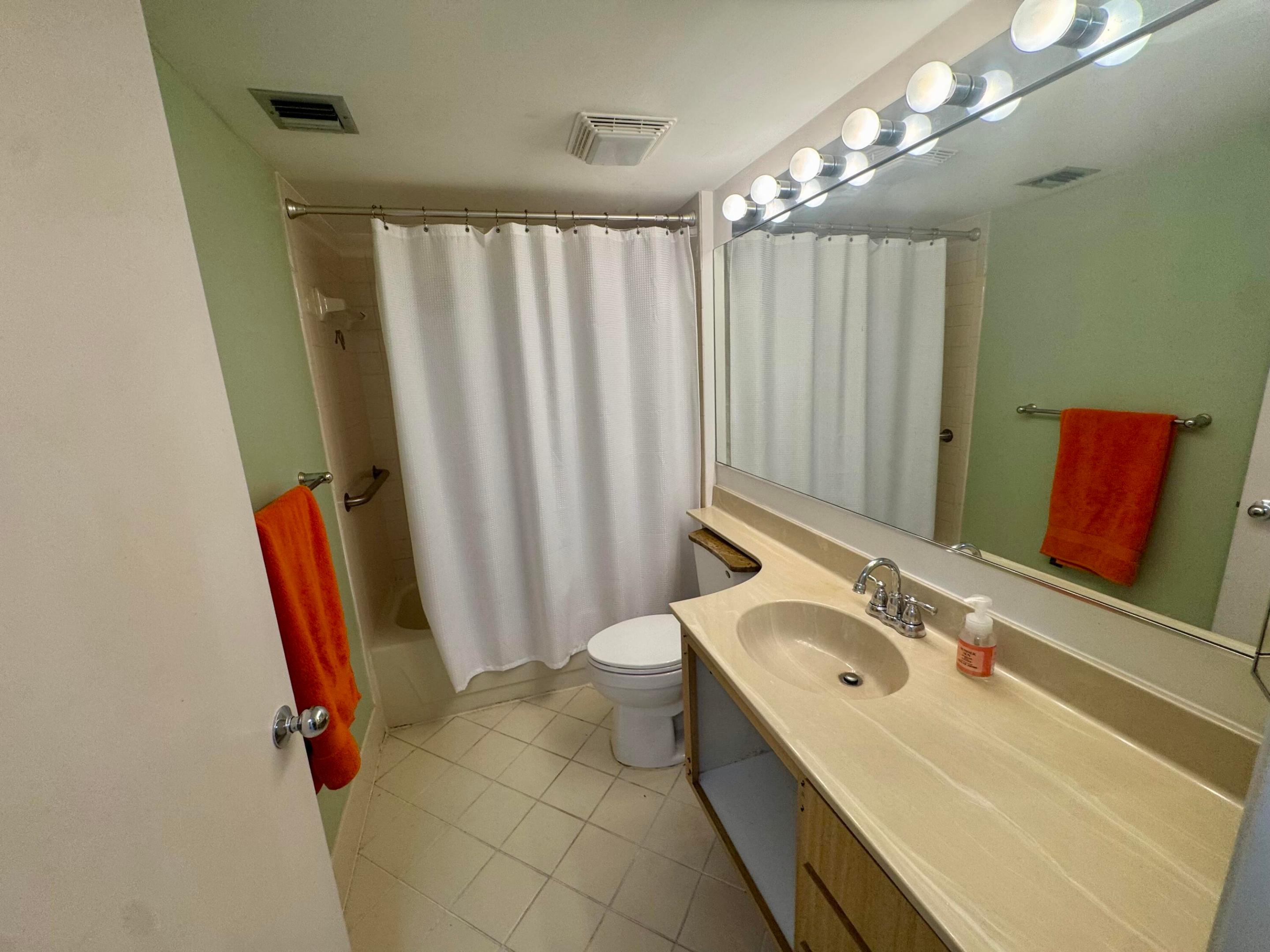 601 Seafarer Circle 405 Property Photo 3