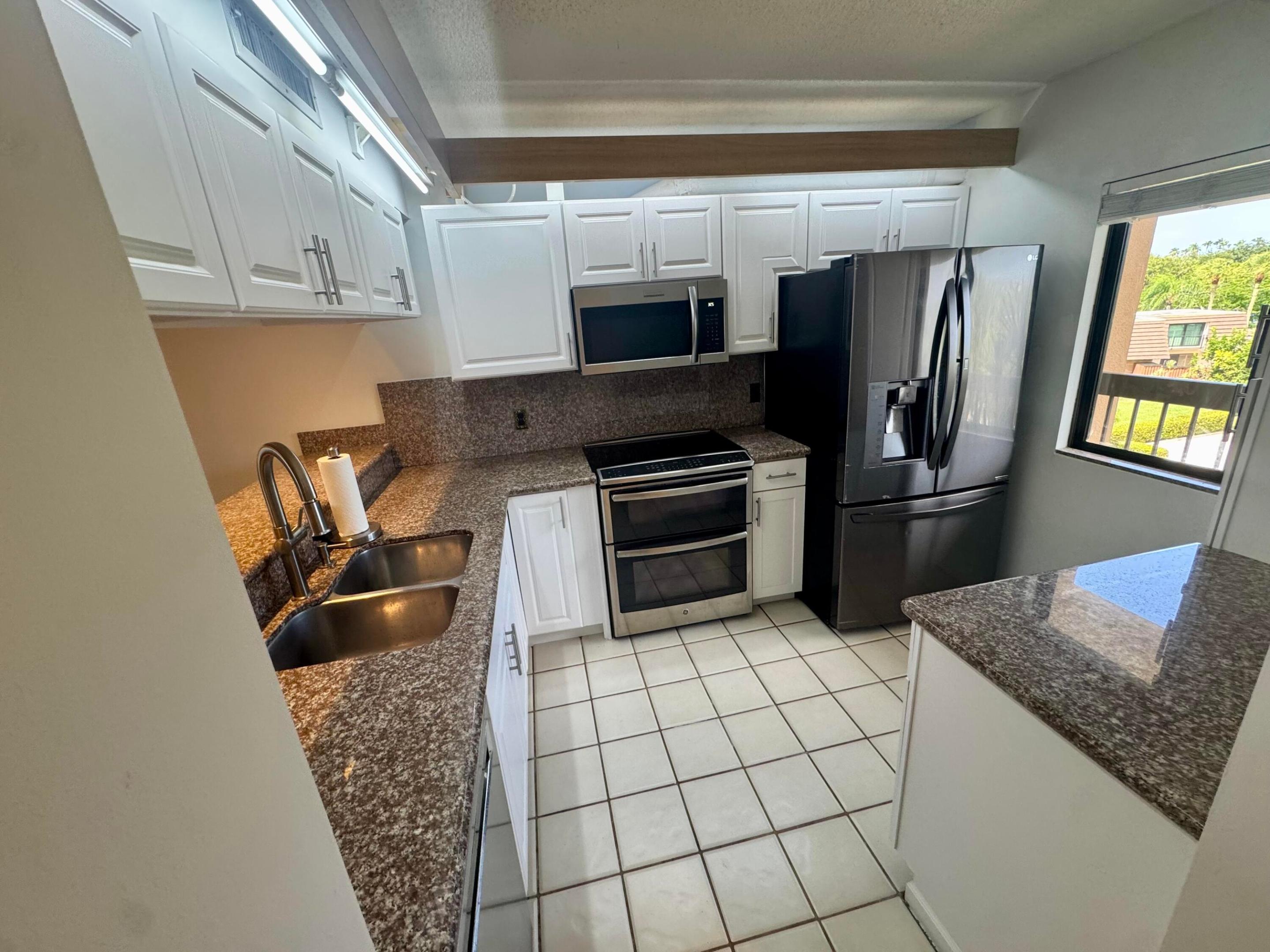 601 Seafarer Circle 405 Property Photo 12