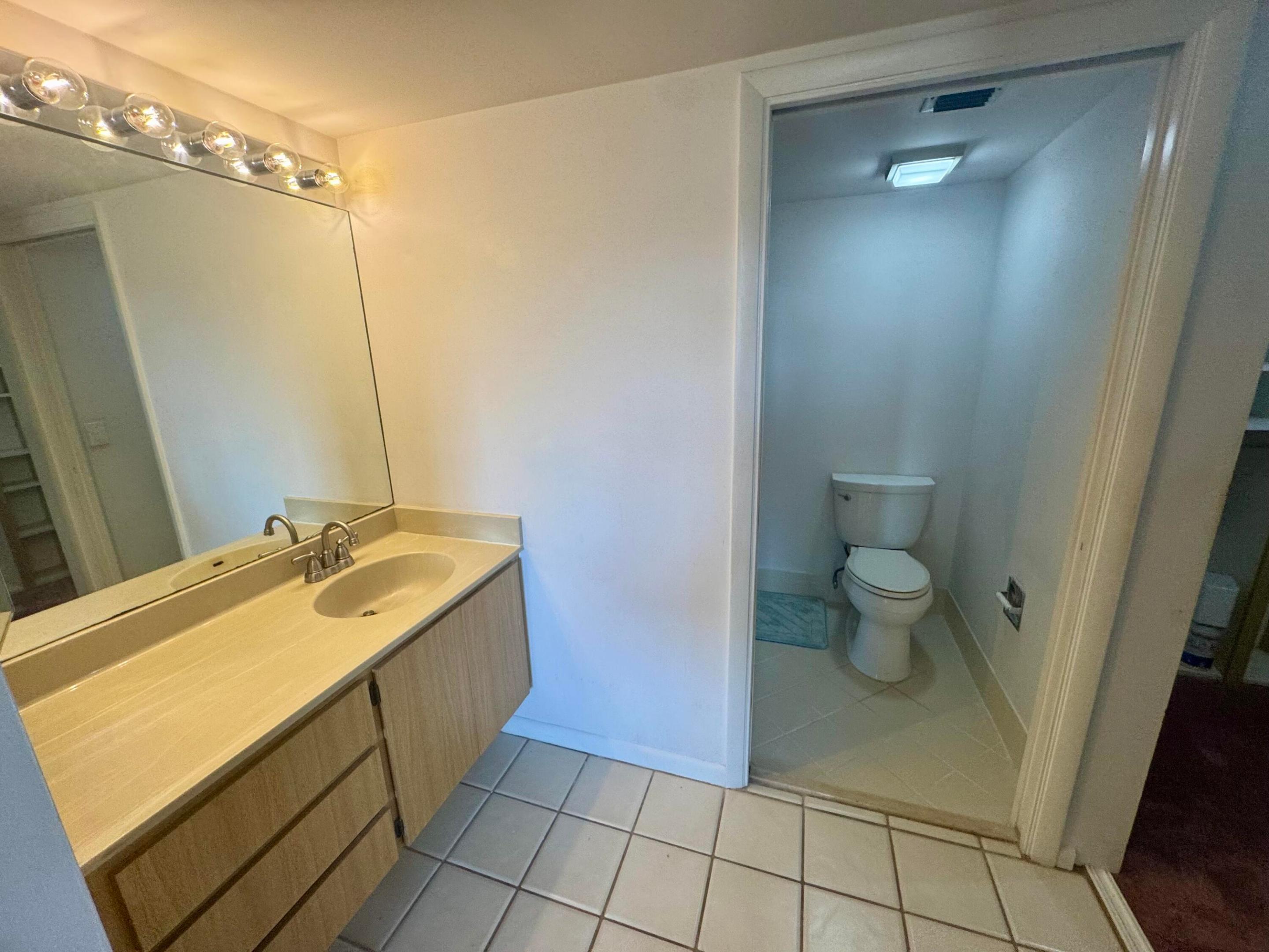 601 Seafarer Circle 405 Property Photo 16