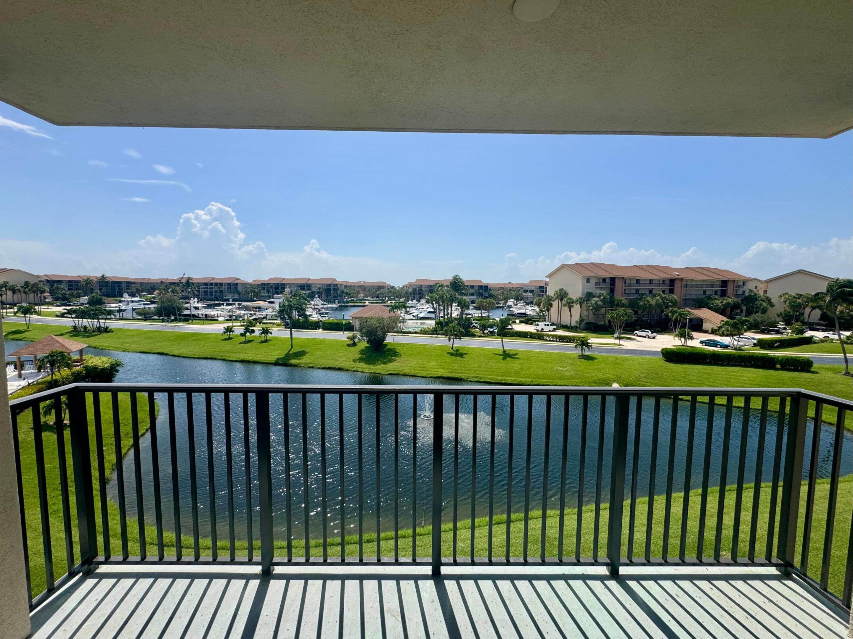 601 Seafarer Circle 405 Property Photo 27
