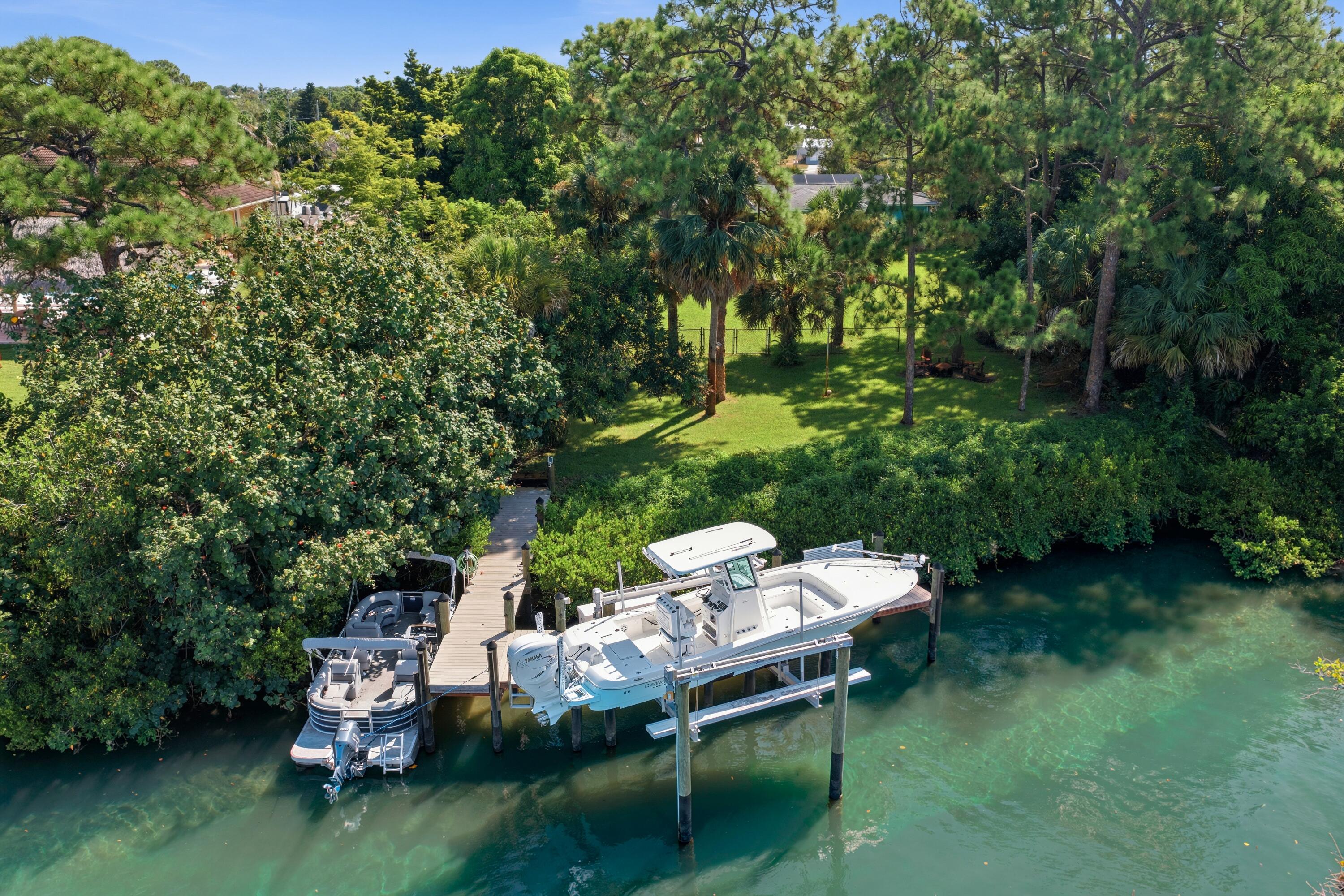 4916 Se Manatee Cove Road Property Photo 1