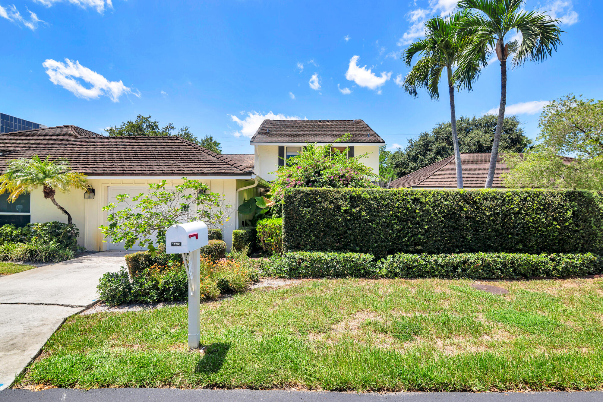 11290 Glen Oaks Court Property Photo 1